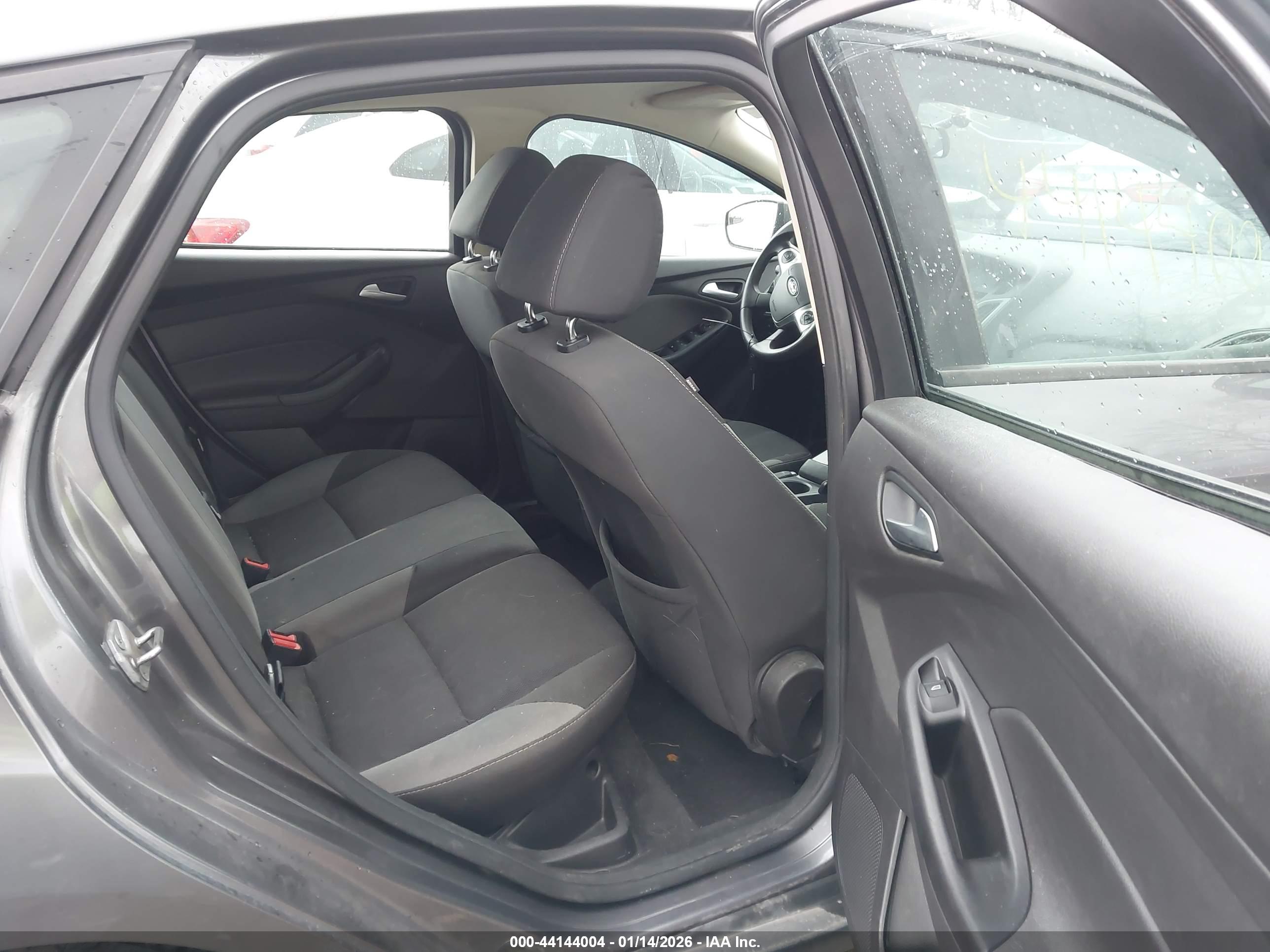 FORD FOCUS image 8