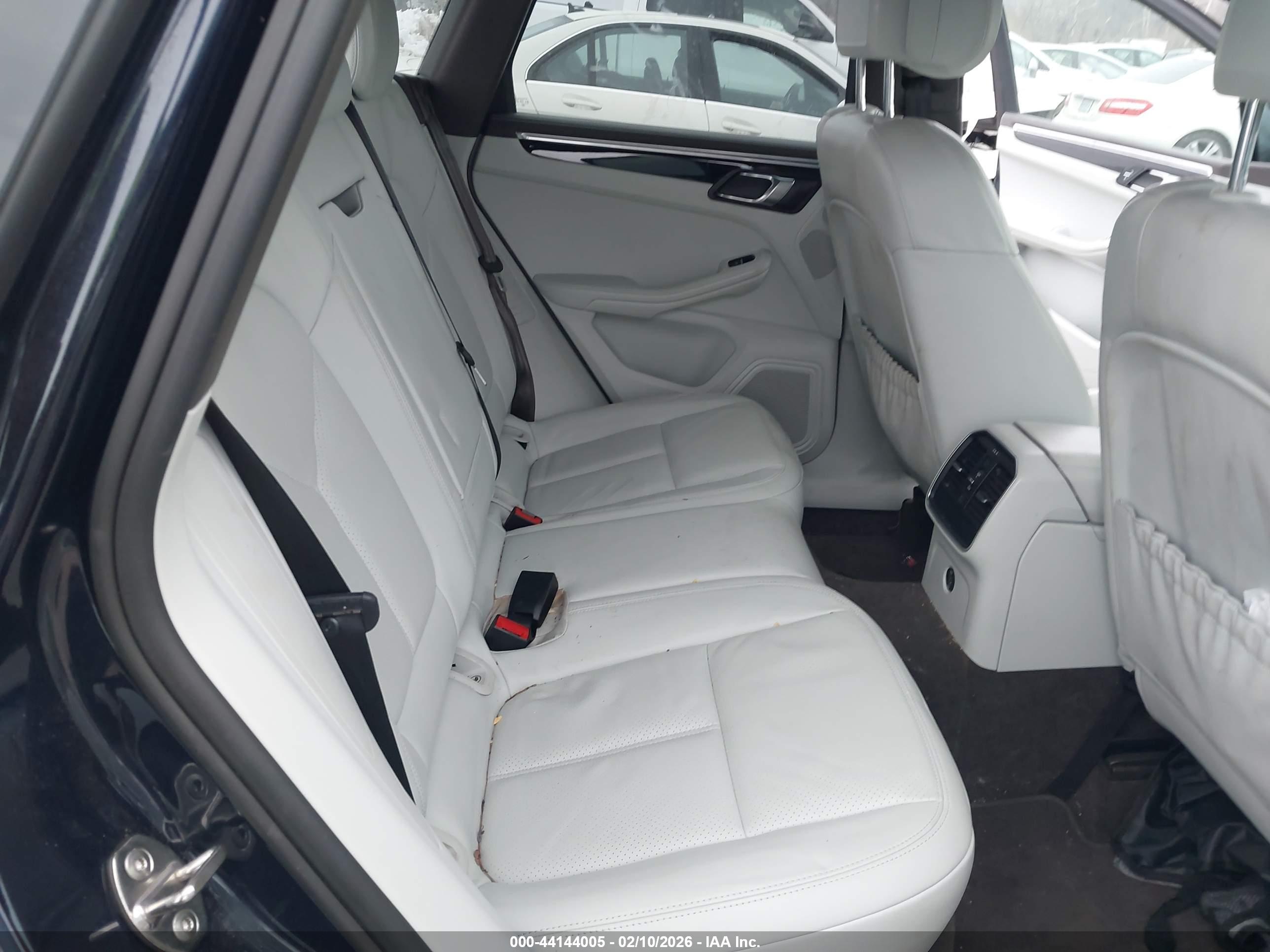 PORSCHE MACAN image 8