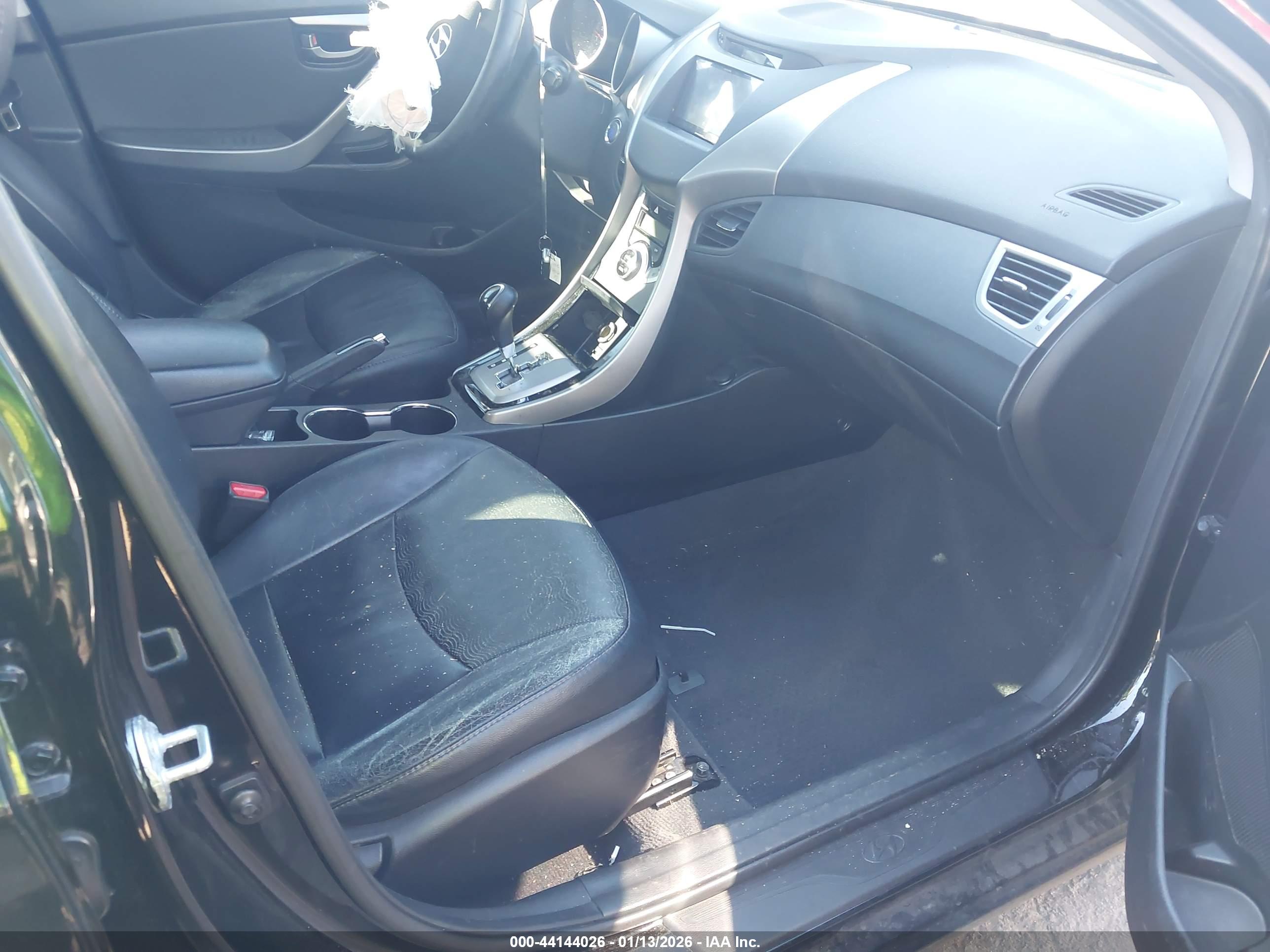 HYUNDAI ELANTRA image 5