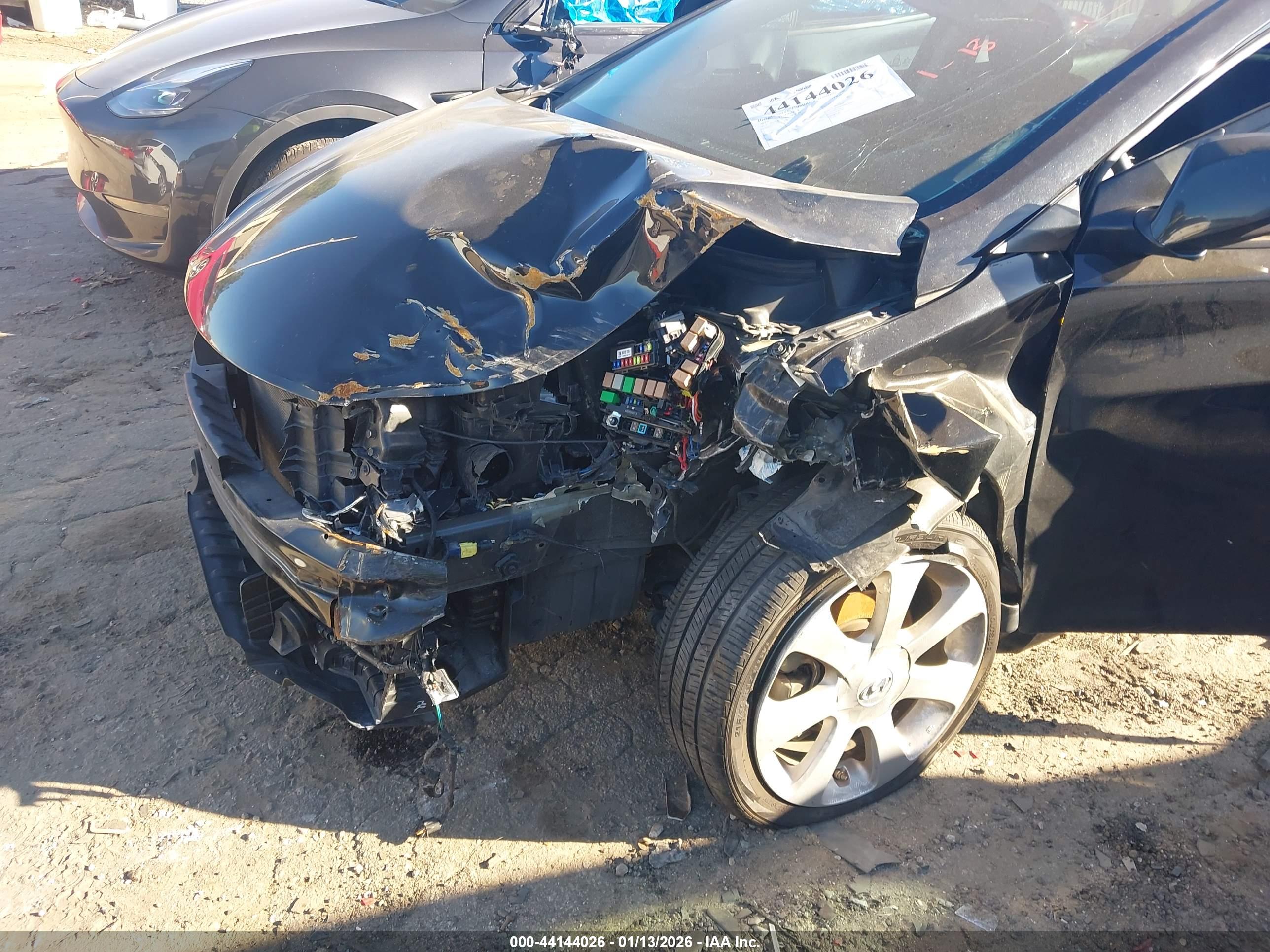HYUNDAI ELANTRA image 6