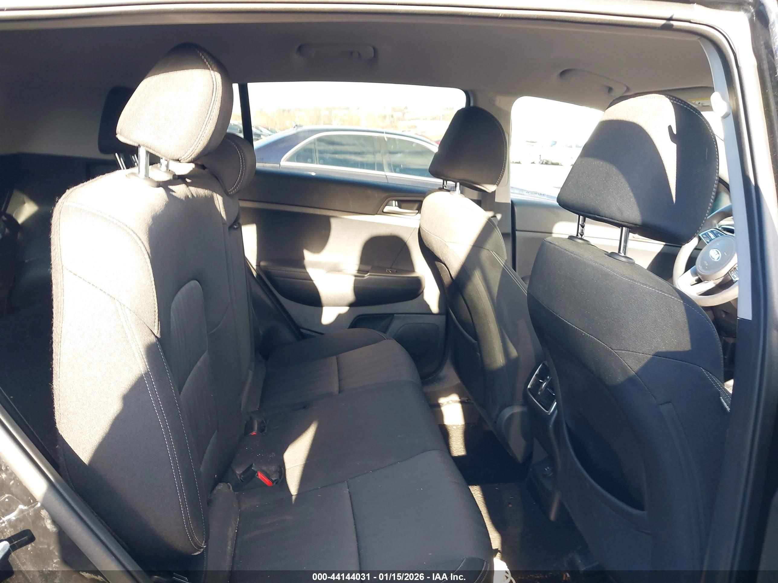 KIA SPORTAGE image 8