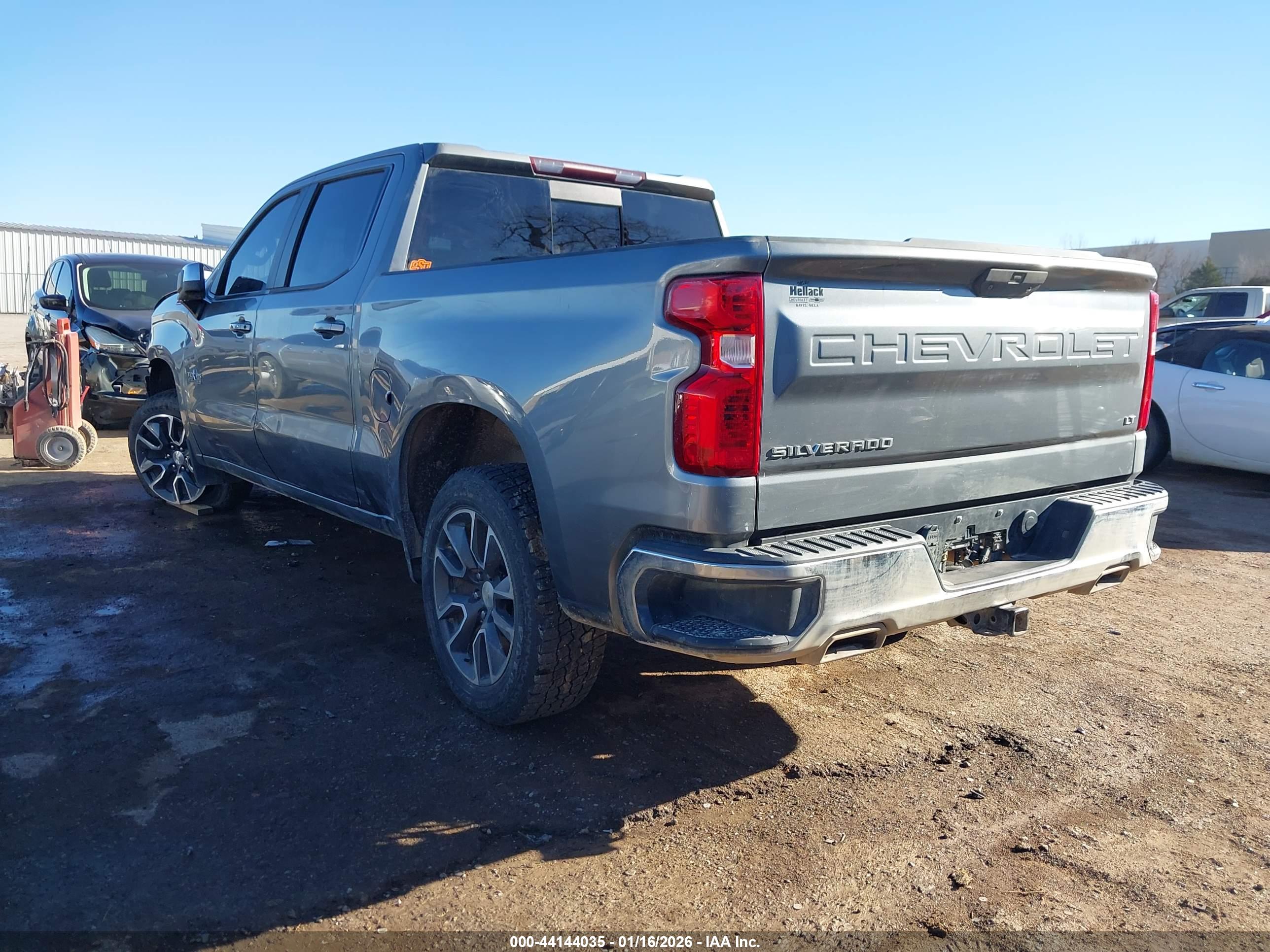 CHEVROLET SILVERADO image 3