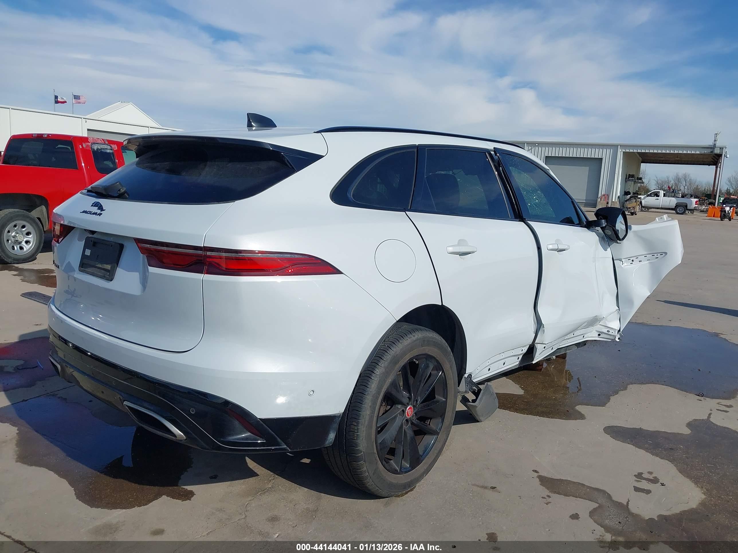 JAGUAR F-PACE image 4