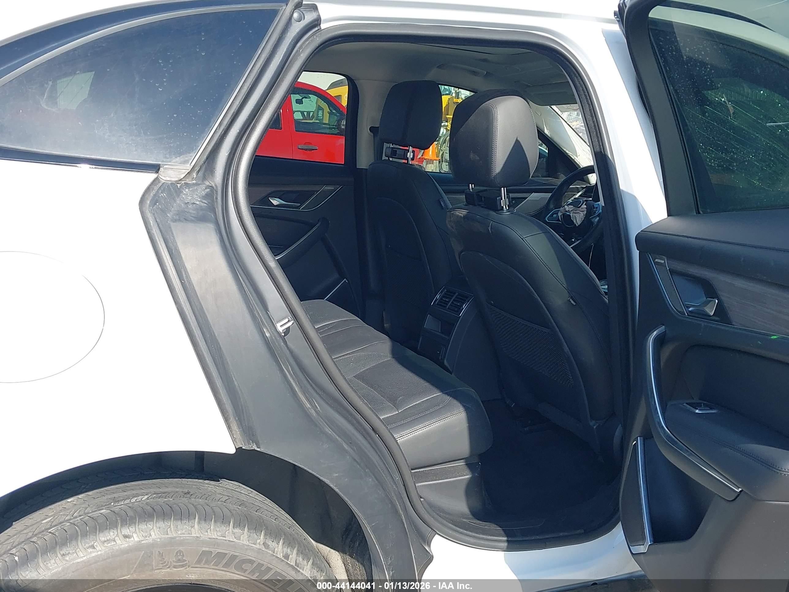 JAGUAR F-PACE image 8
