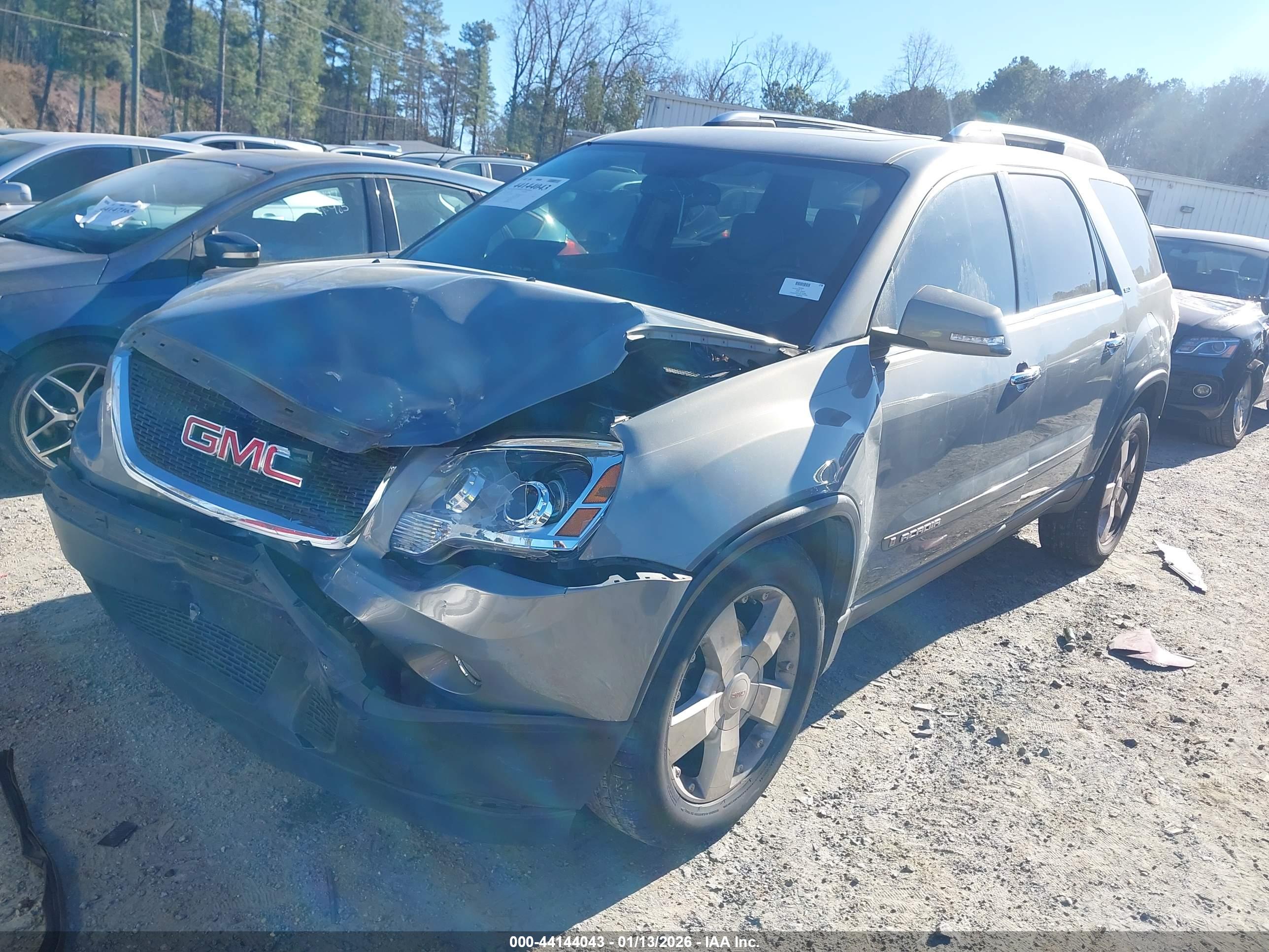 GMC ACADIA image 2