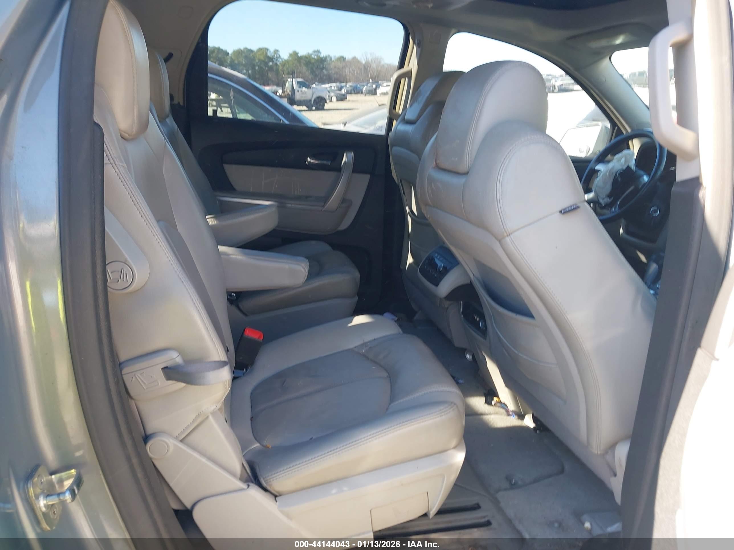 GMC ACADIA image 8