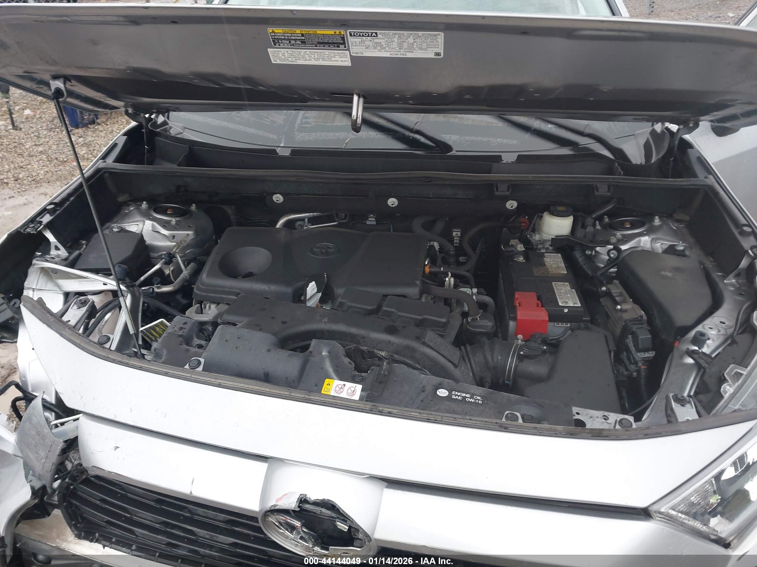 TOYOTA RAV4 image 10