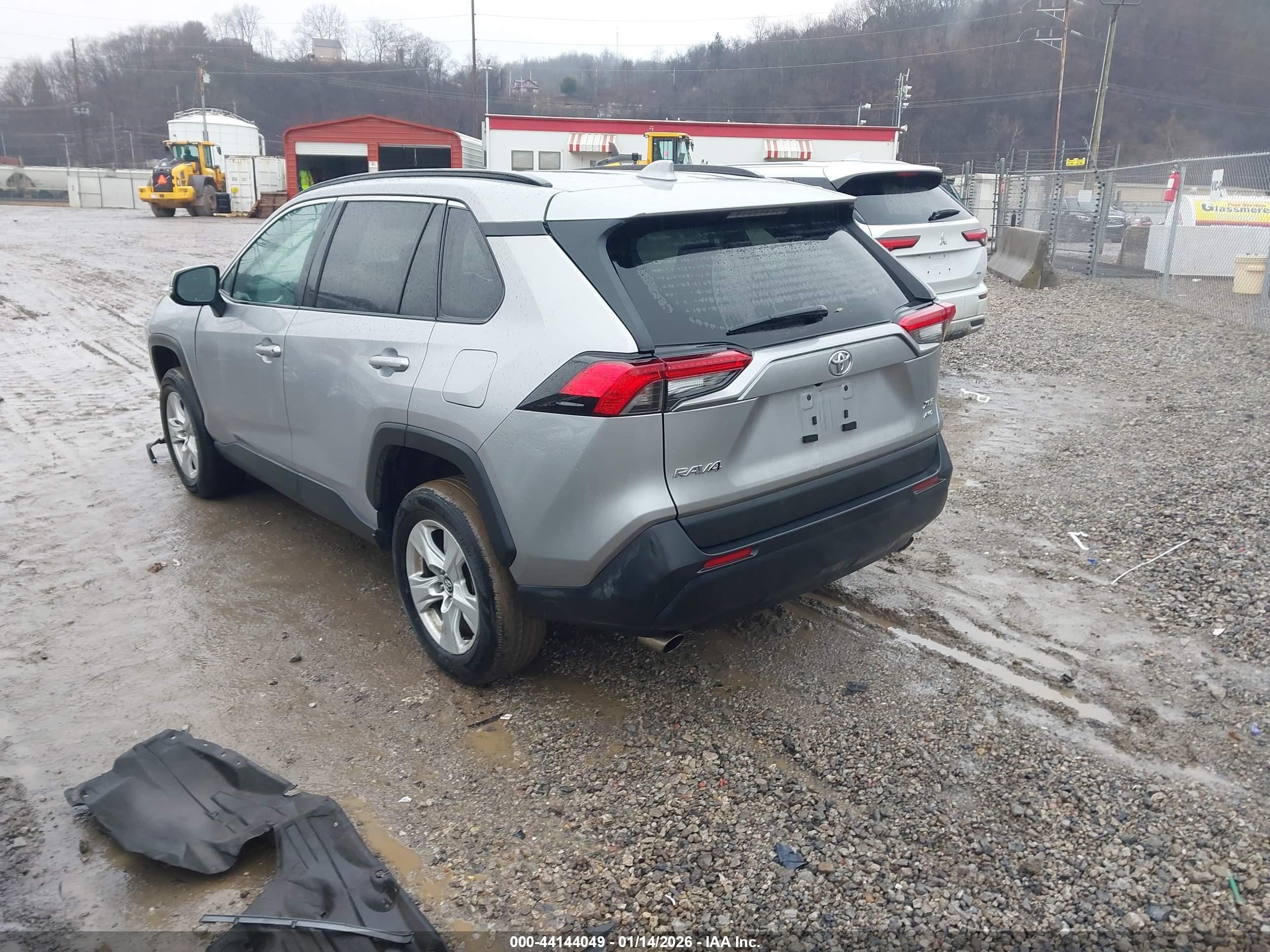 TOYOTA RAV4 image 3