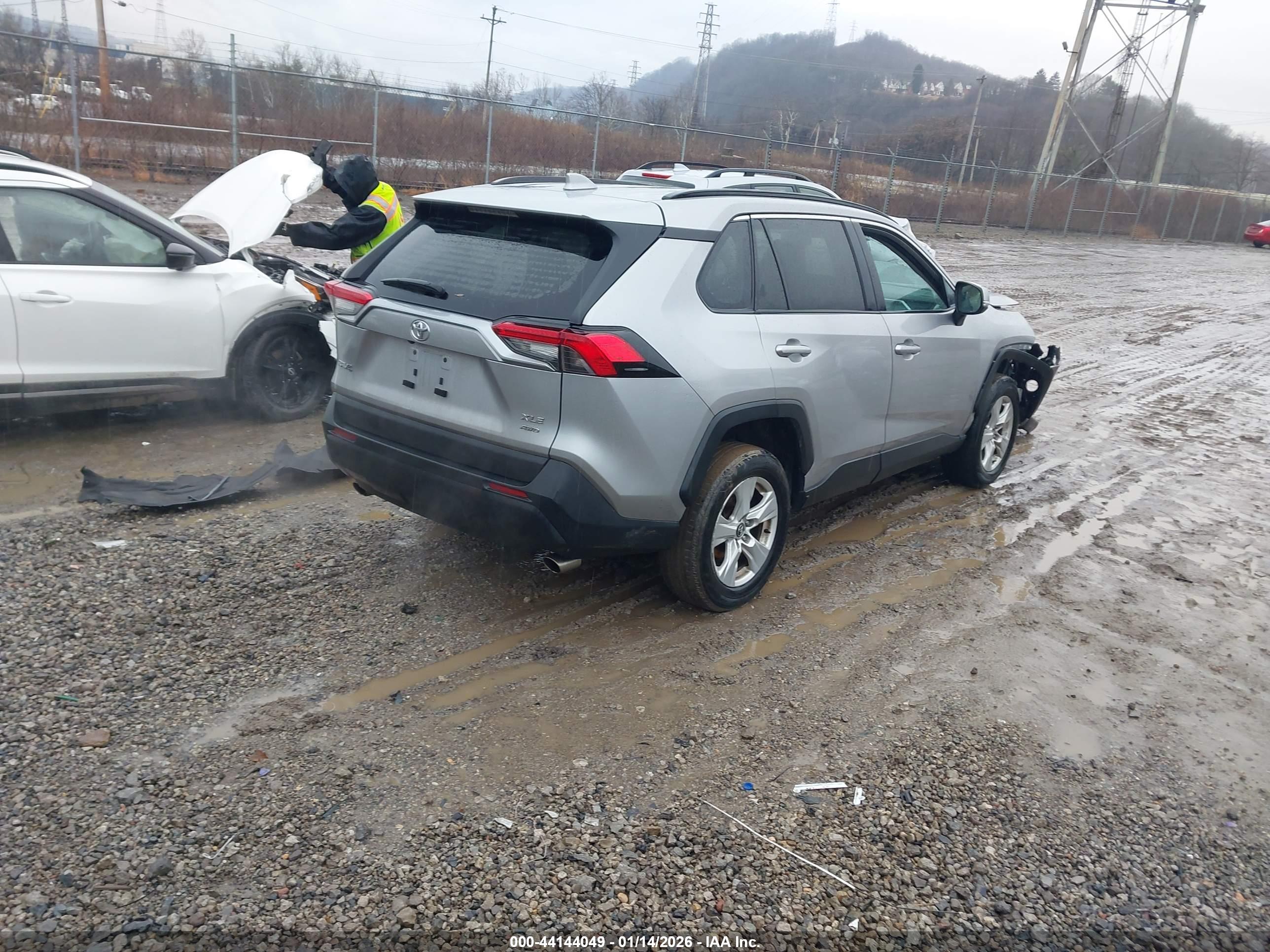 TOYOTA RAV4 image 4