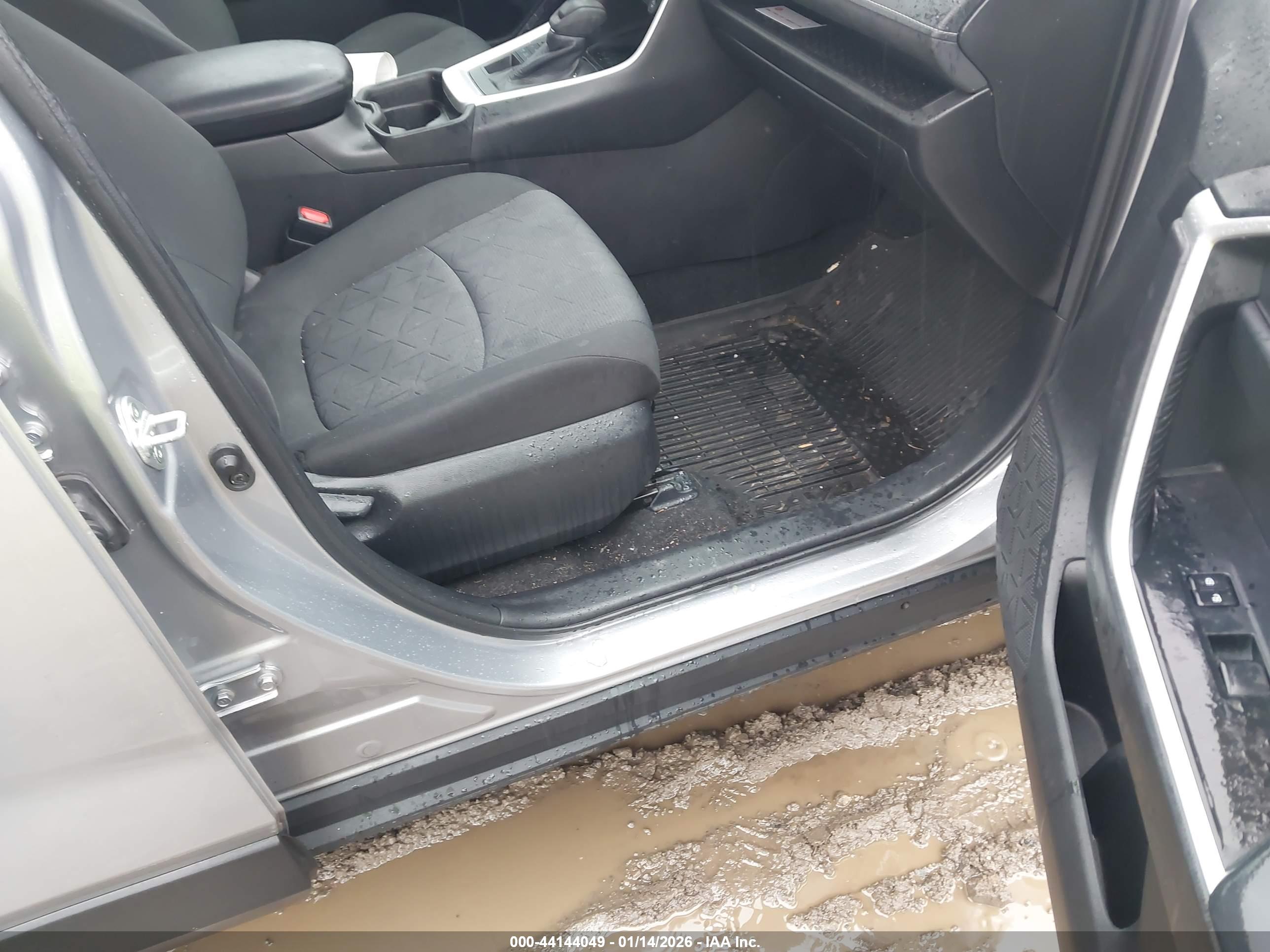 TOYOTA RAV4 image 5