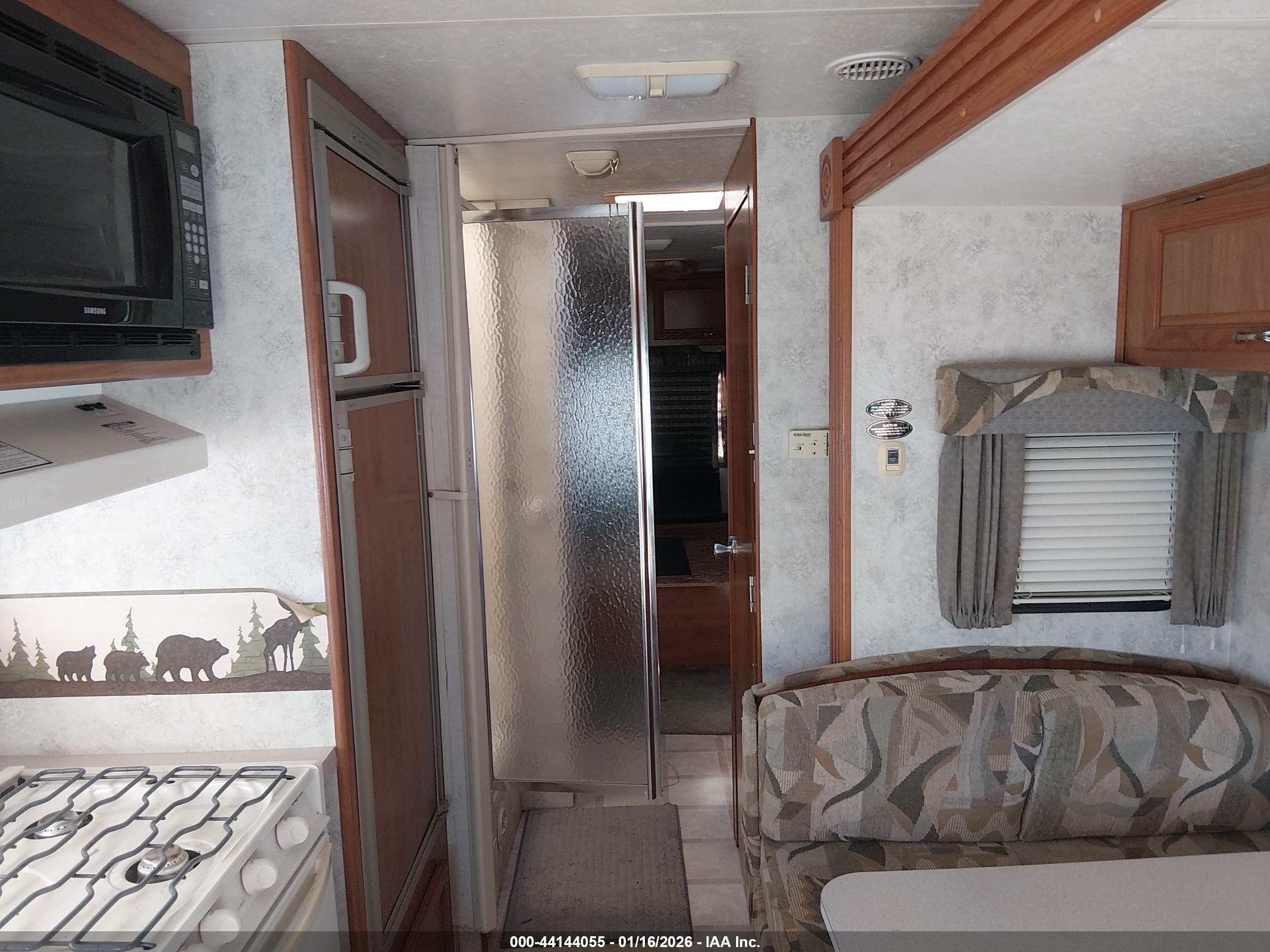 FORD F550 image 8