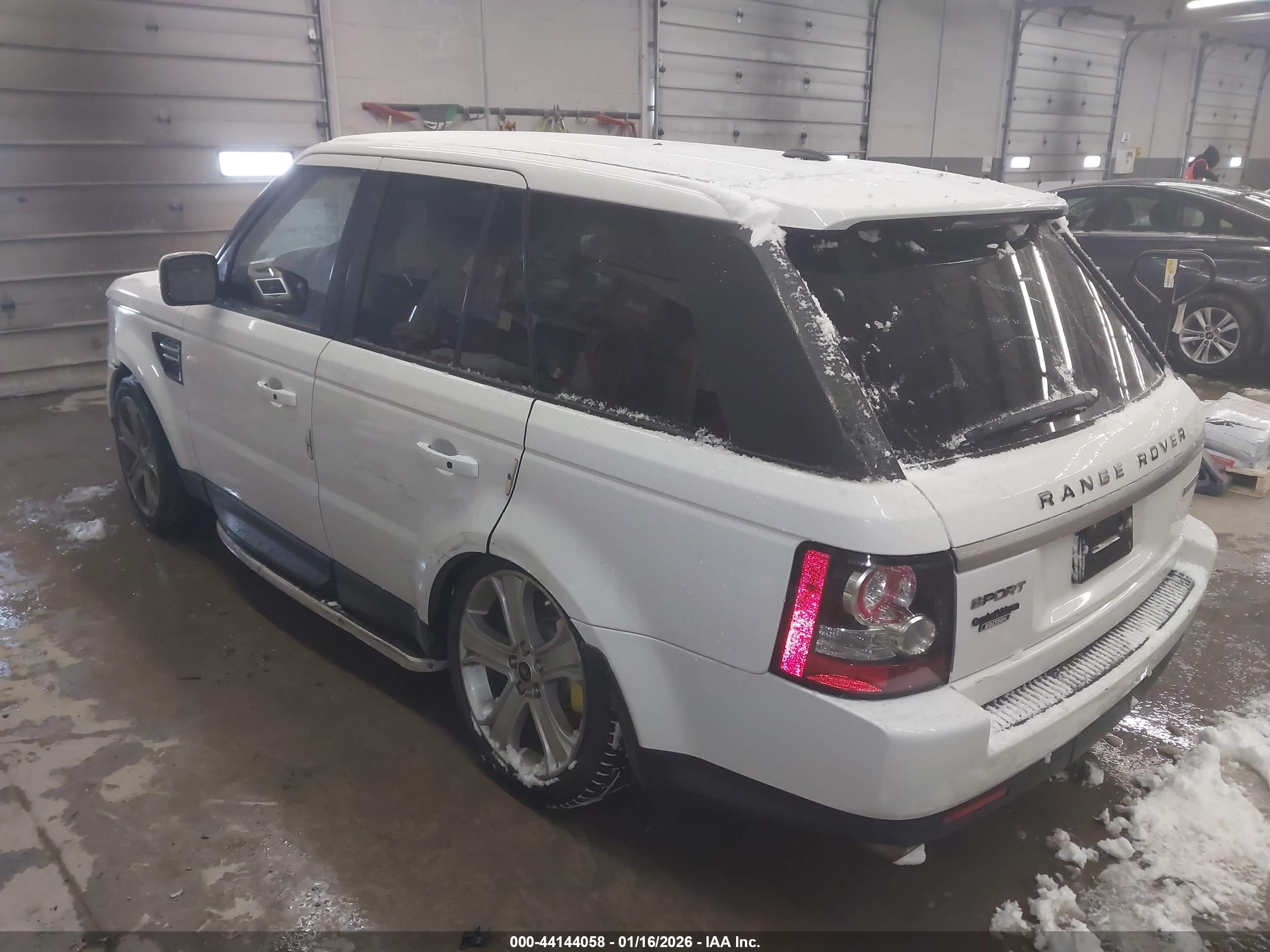 LAND ROVER image 3