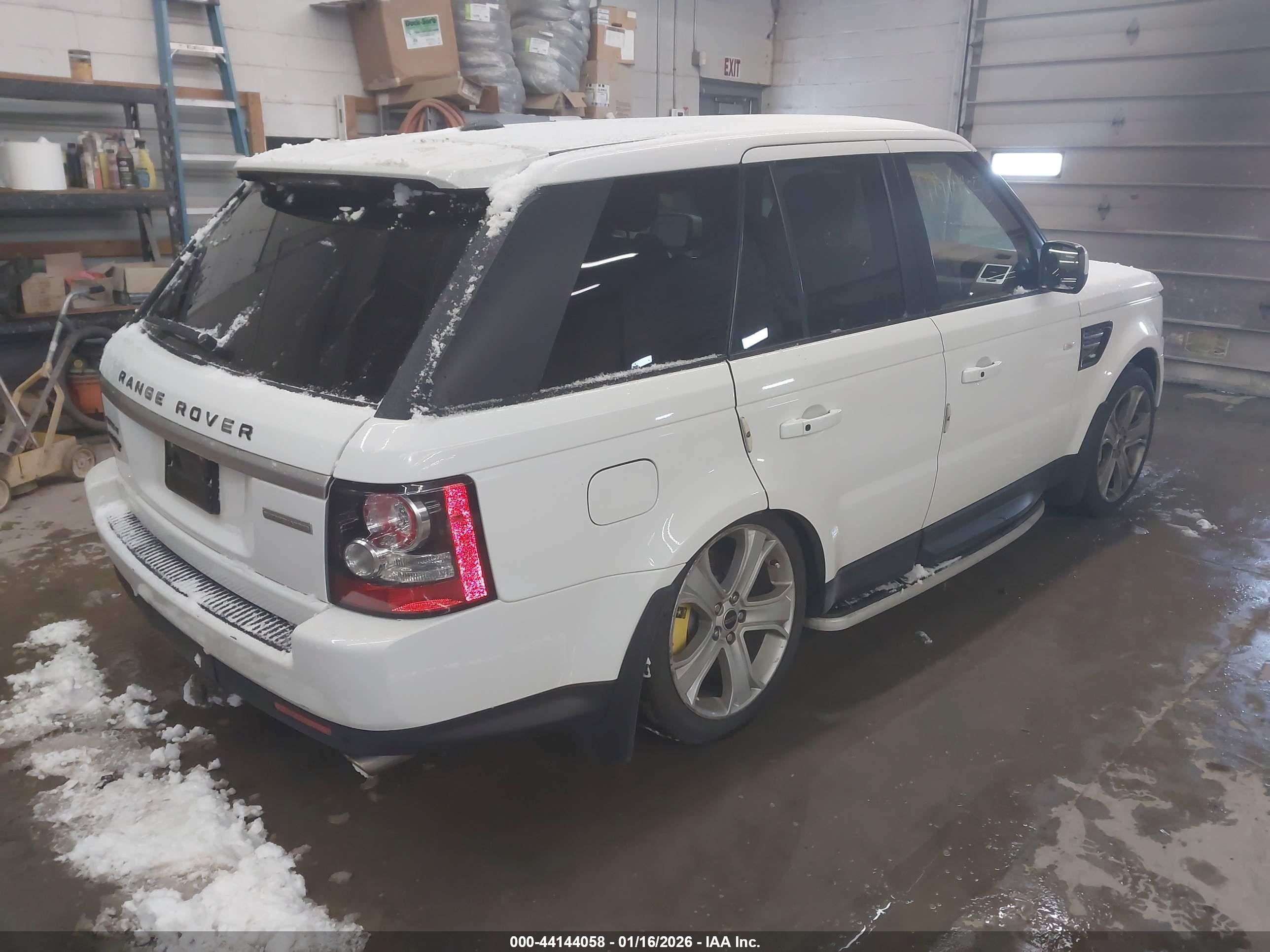 LAND ROVER image 4