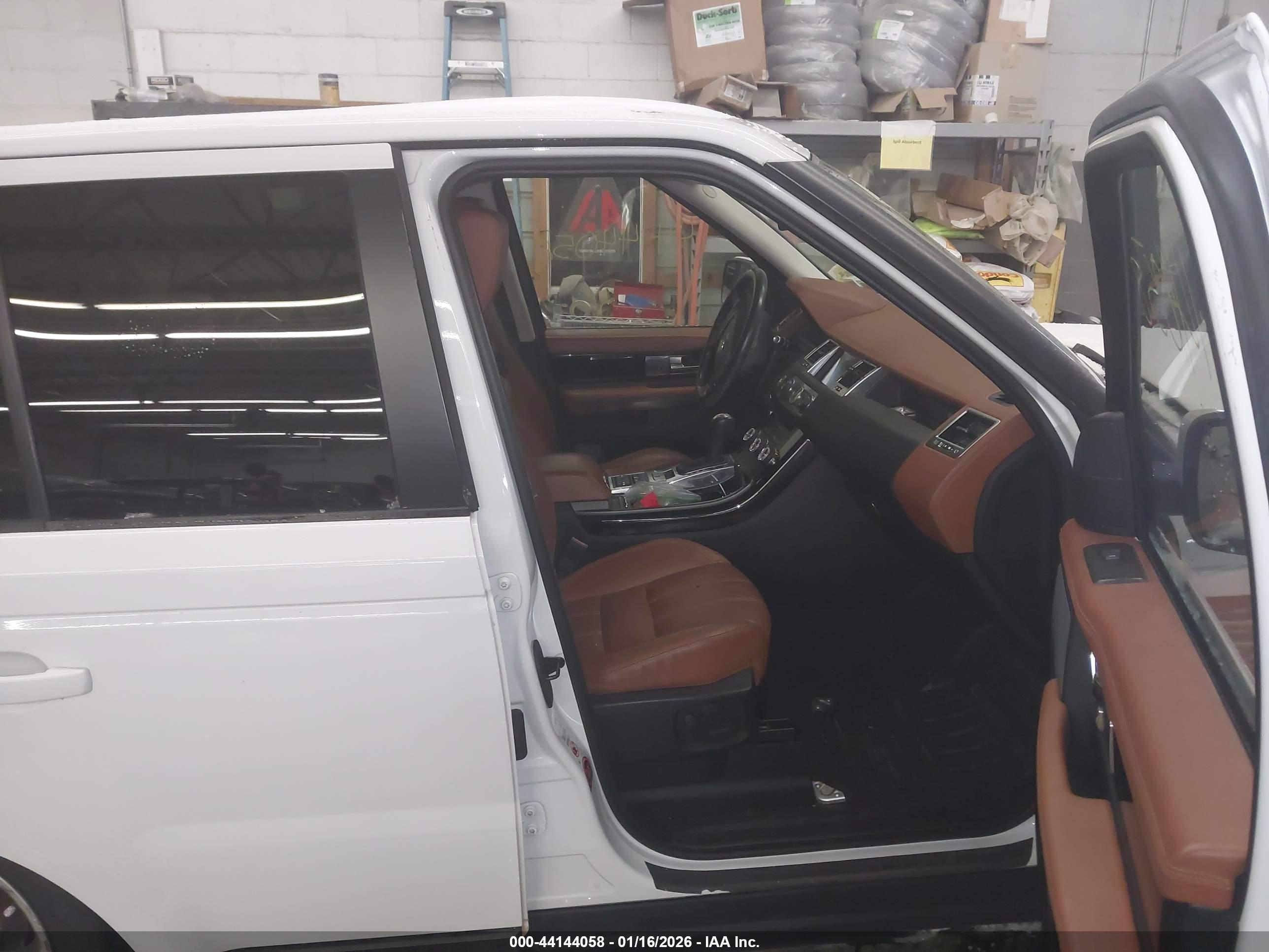 LAND ROVER image 5