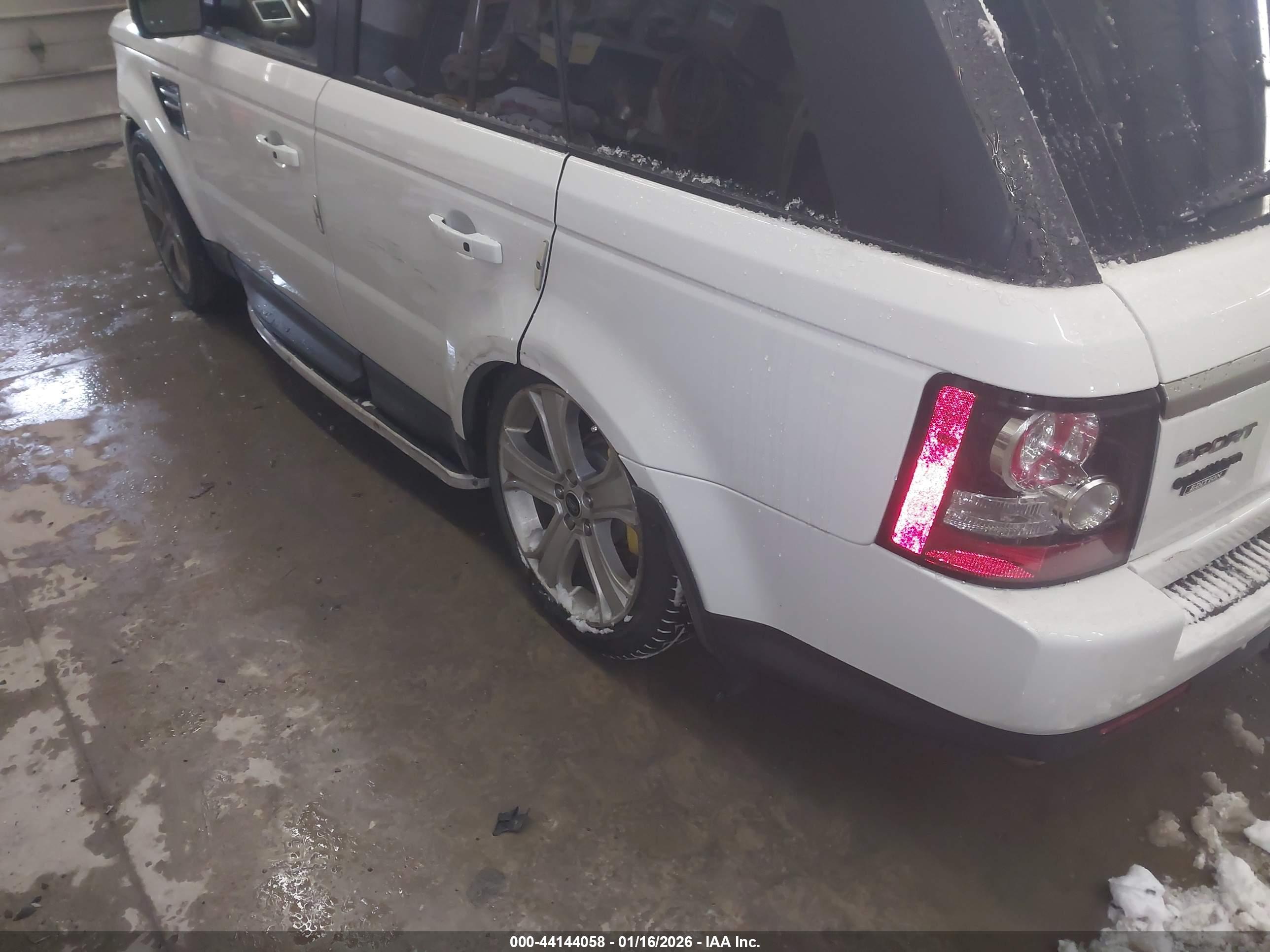 LAND ROVER image 6