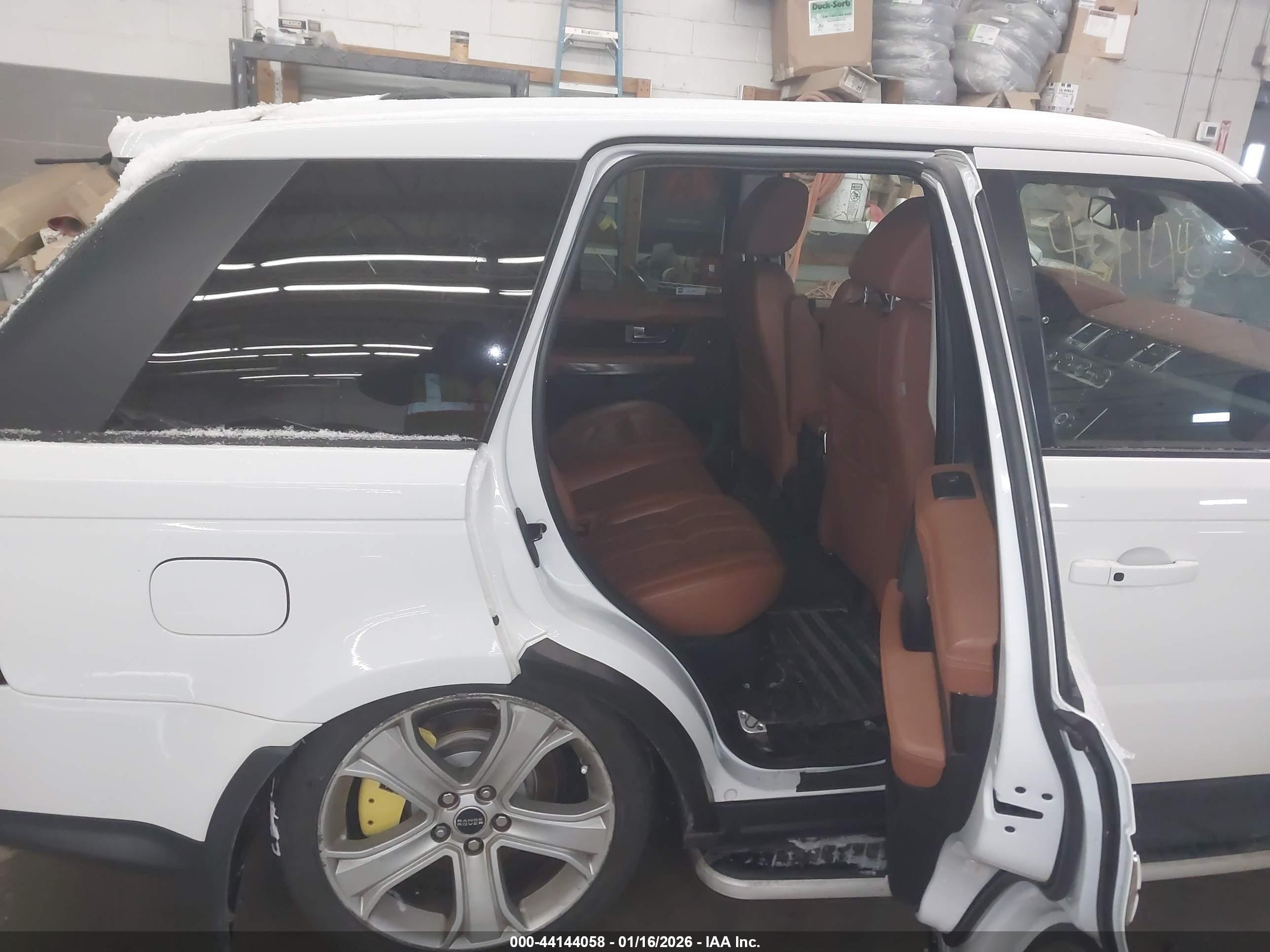 LAND ROVER image 8
