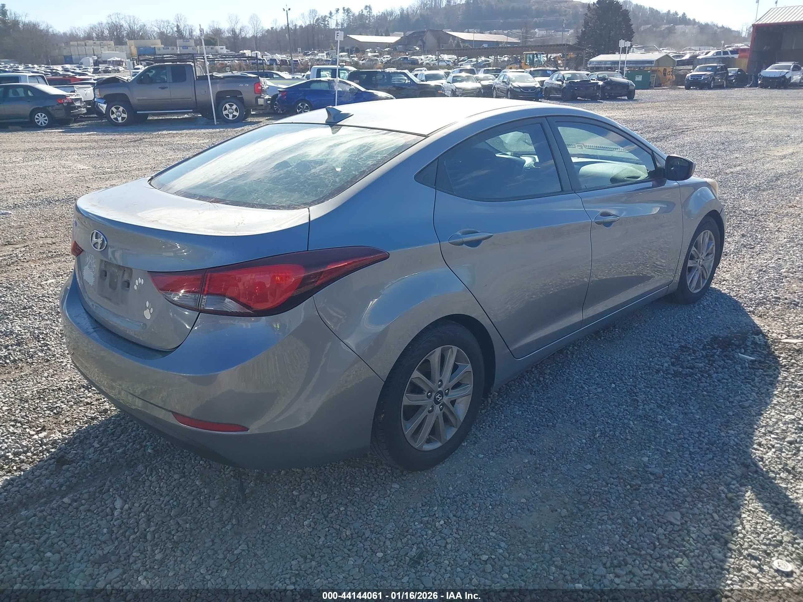 HYUNDAI ELANTRA image 4