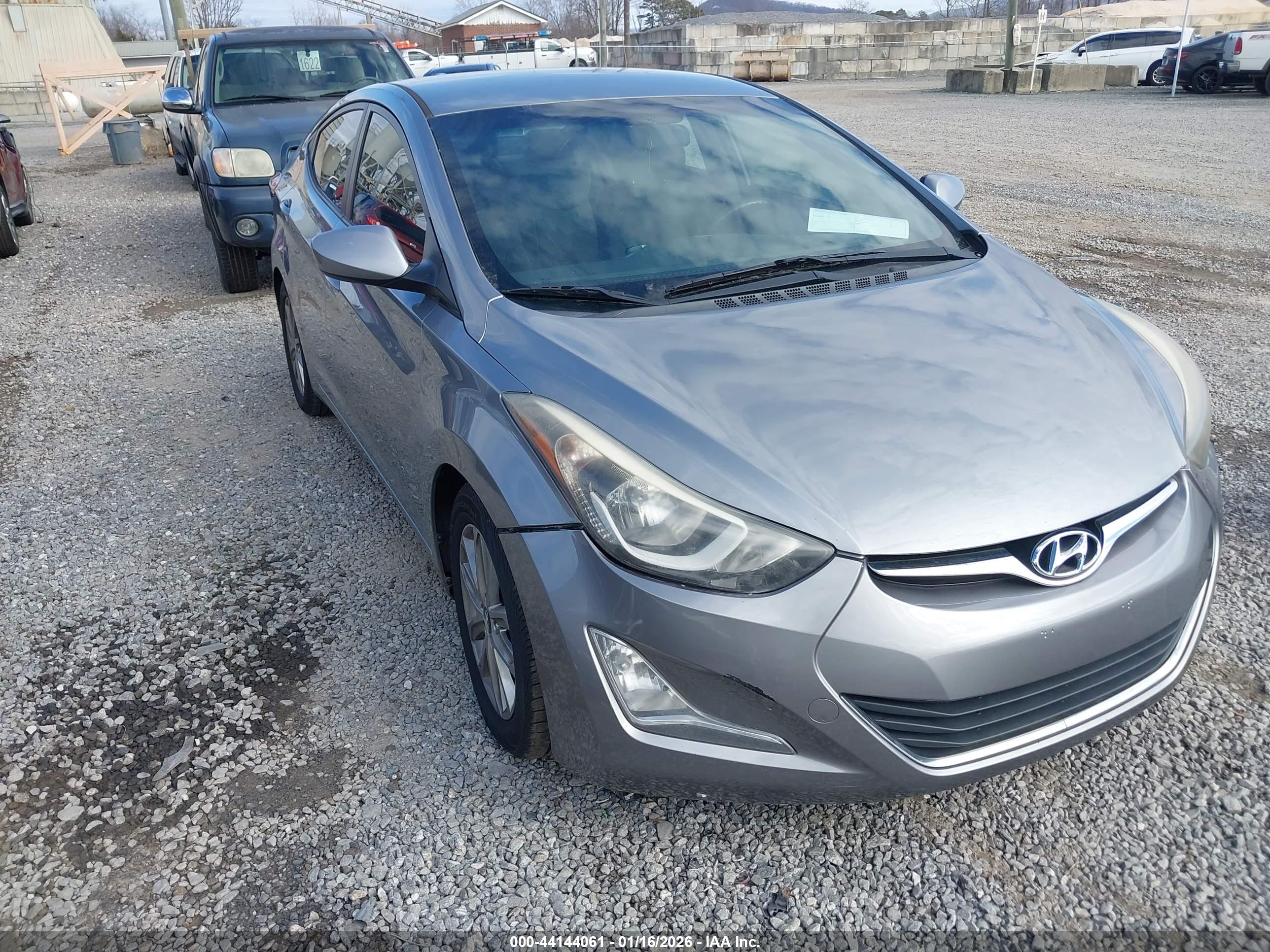 HYUNDAI ELANTRA image 6