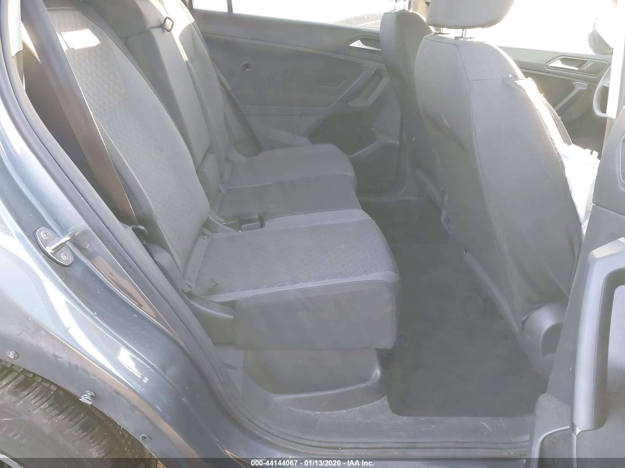 VOLKSWAGEN TIGUAN image 8