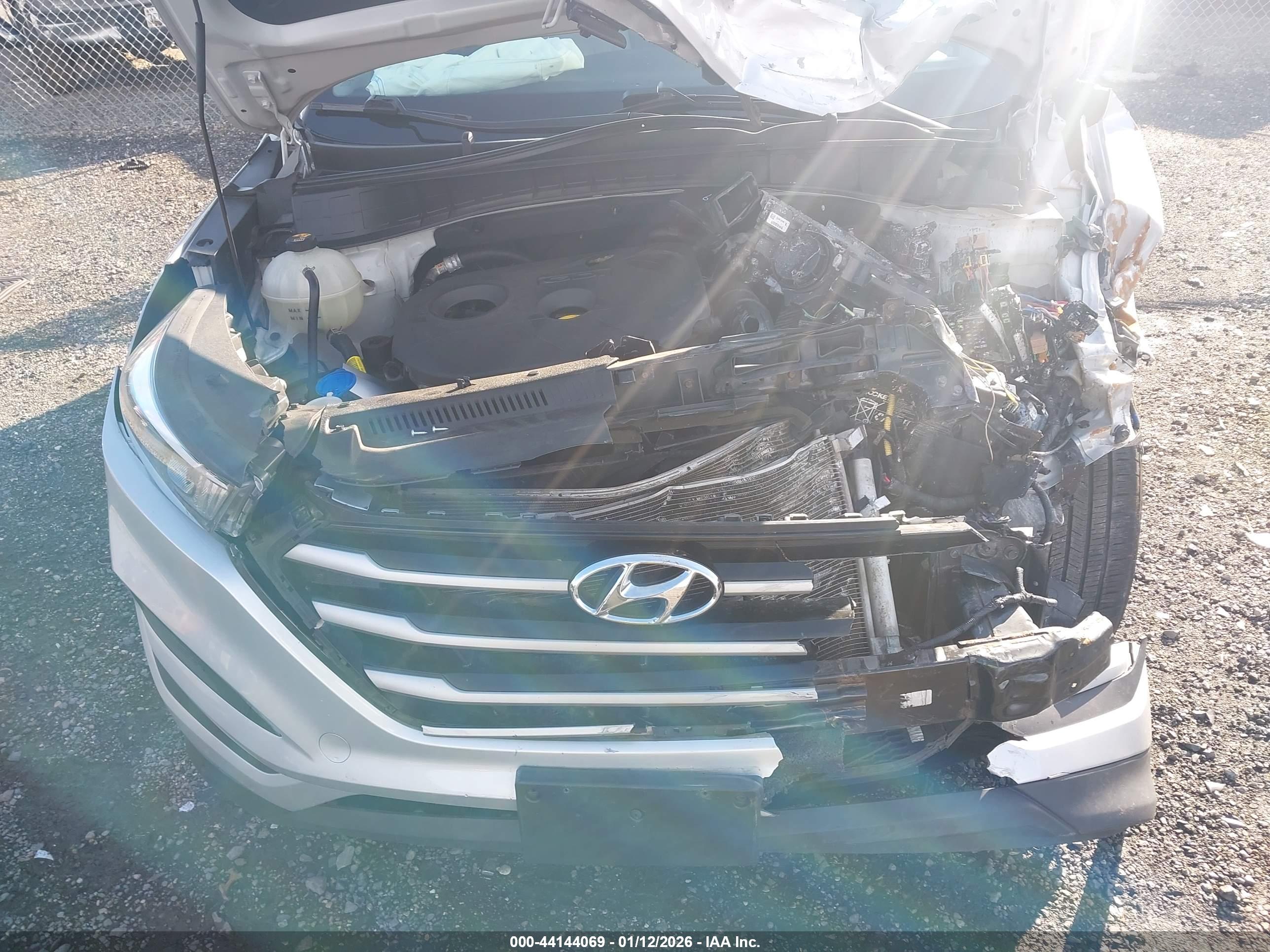 HYUNDAI TUCSON image 10