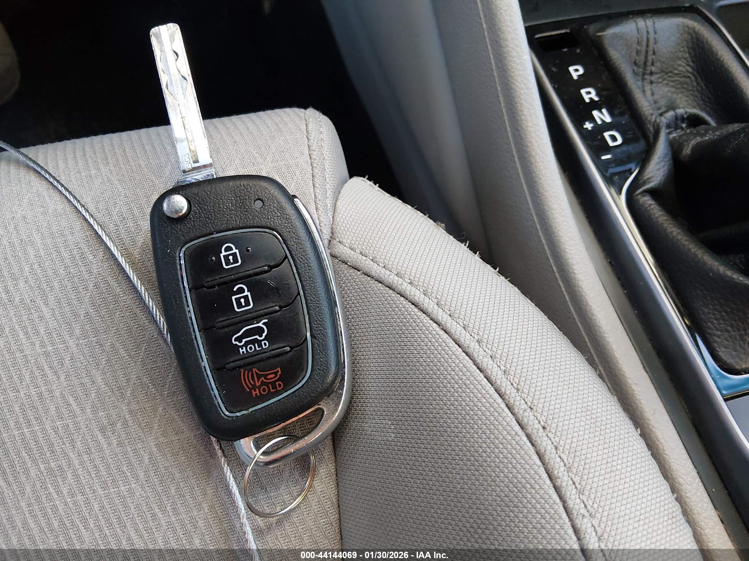 HYUNDAI TUCSON image 11