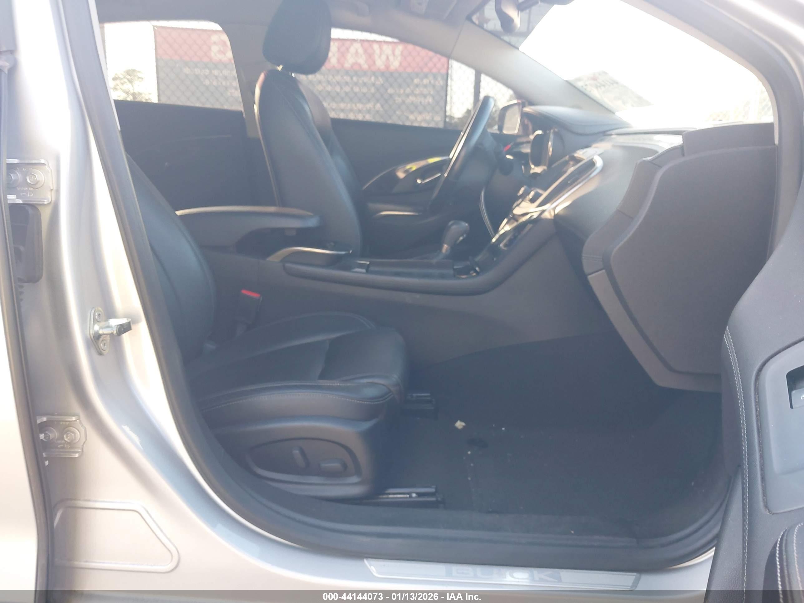BUICK LACROSSE image 5