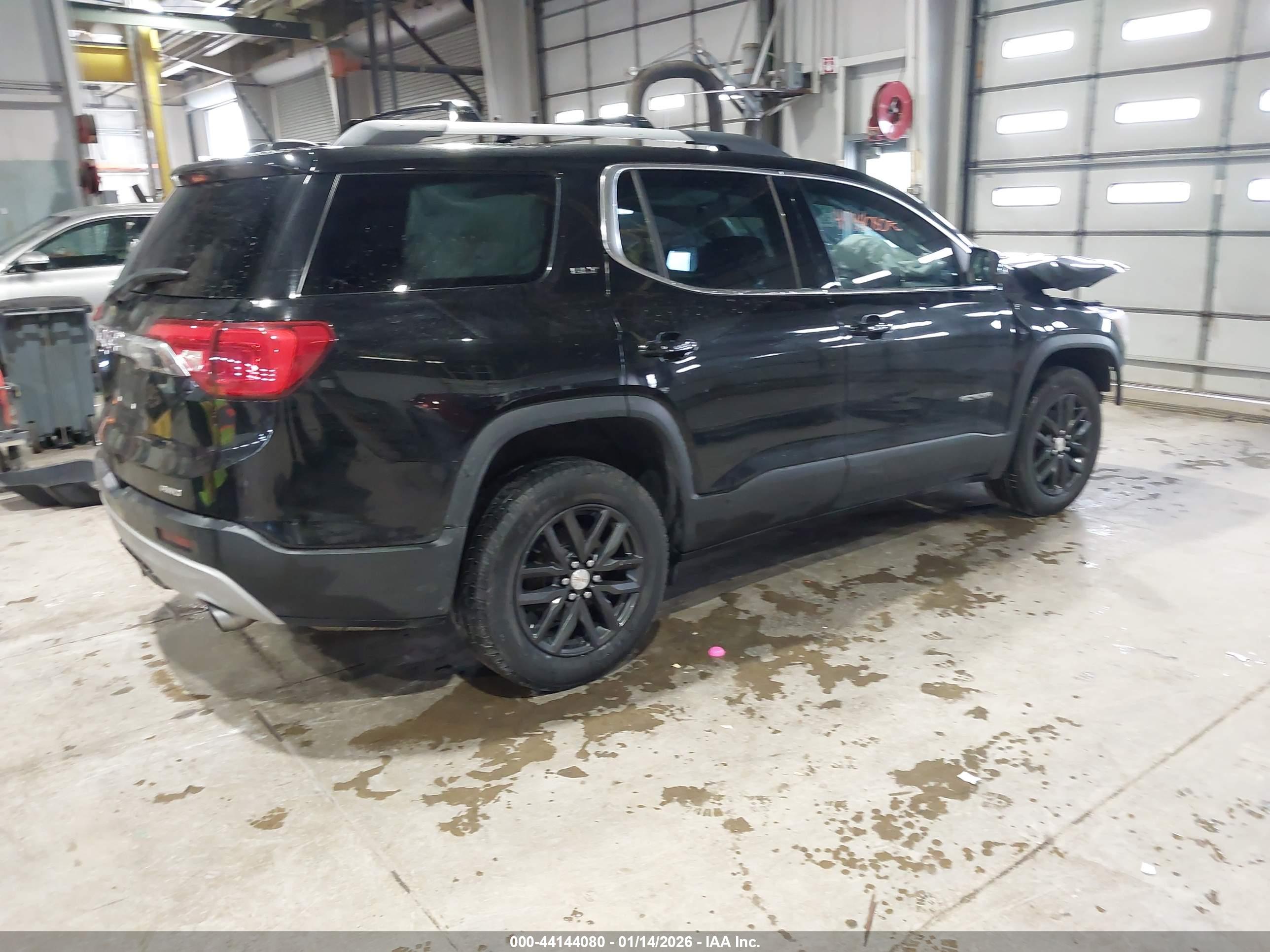 GMC ACADIA image 4