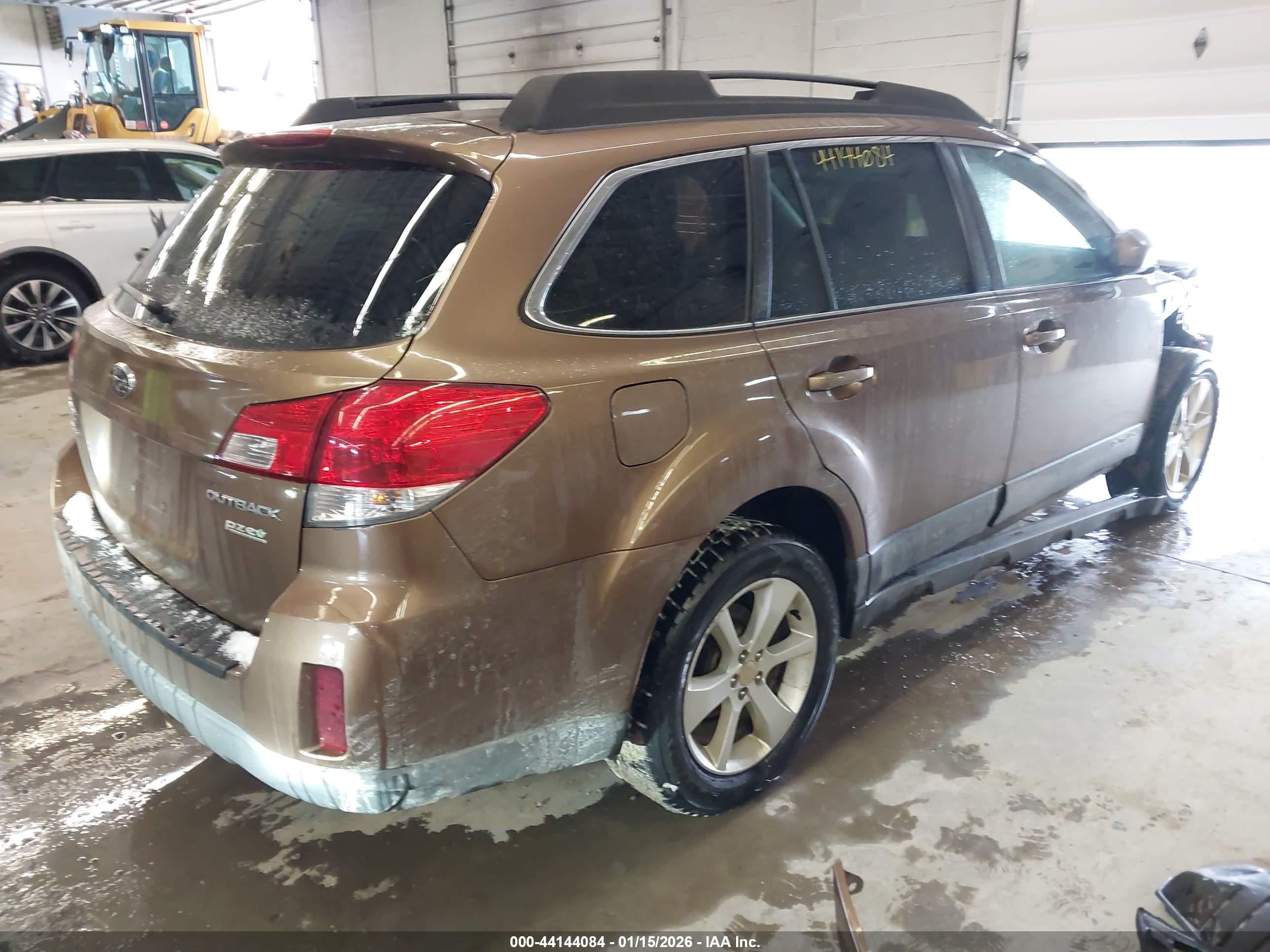 SUBARU OUTBACK image 4