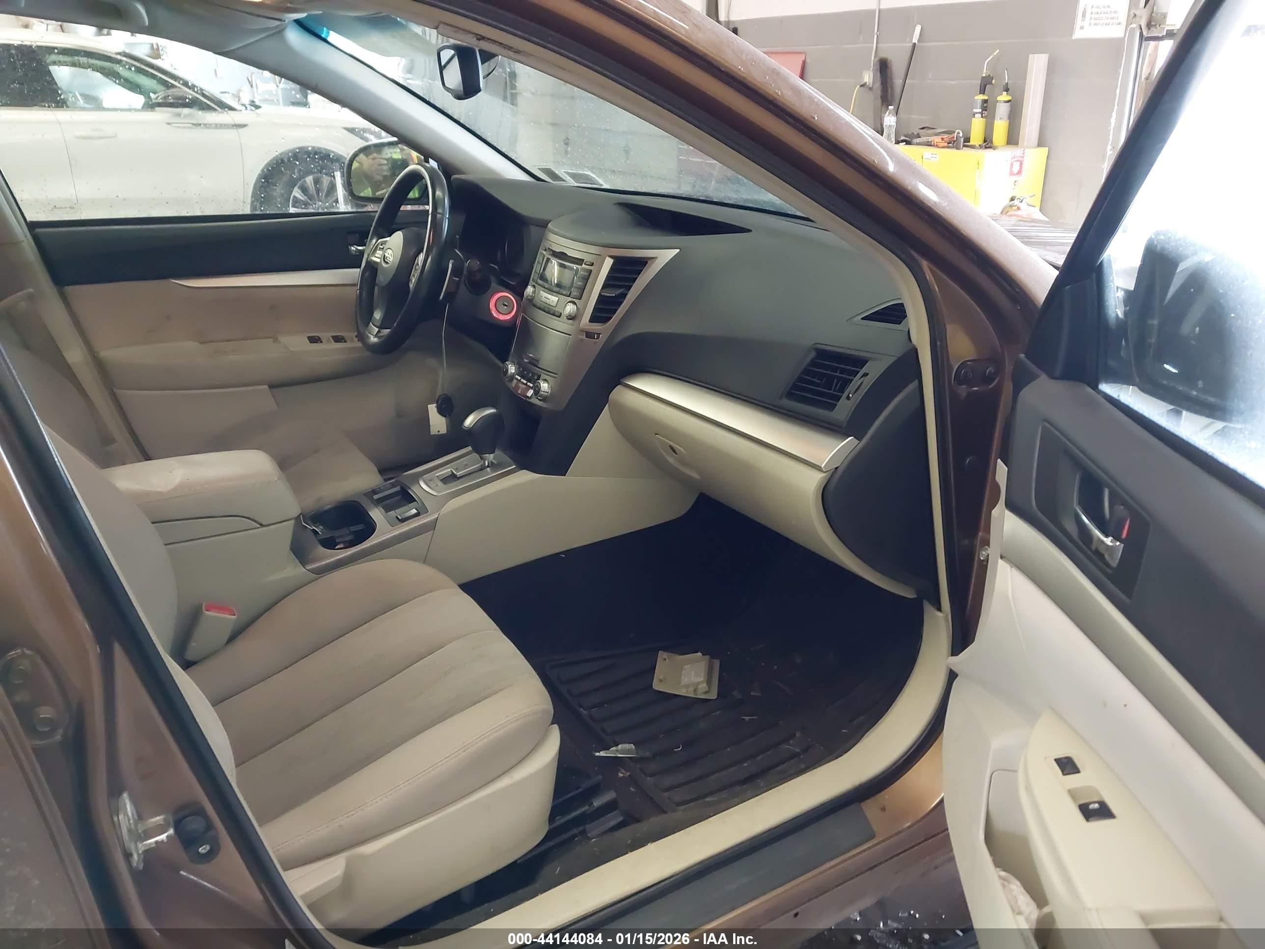 SUBARU OUTBACK image 5