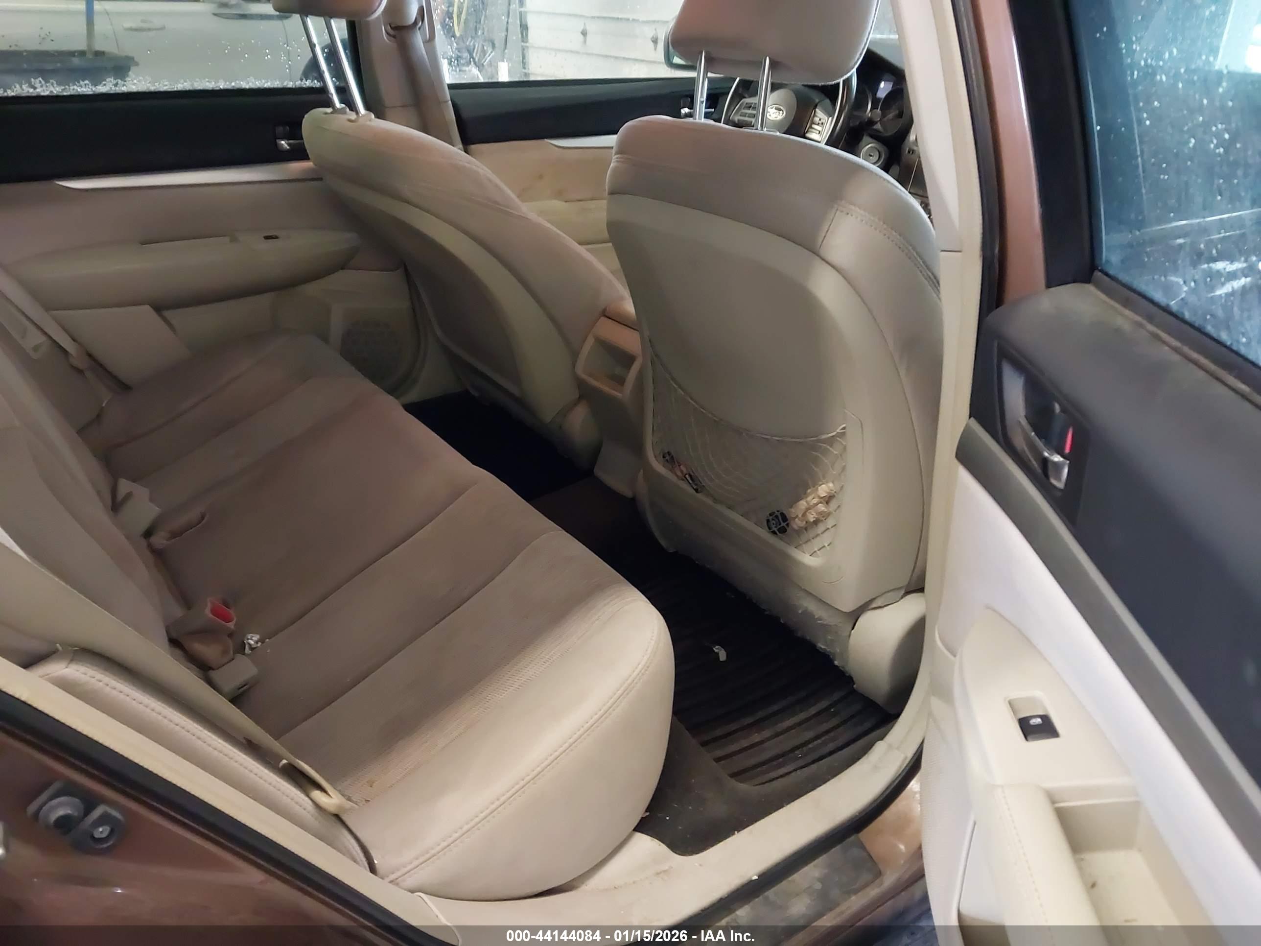 SUBARU OUTBACK image 8