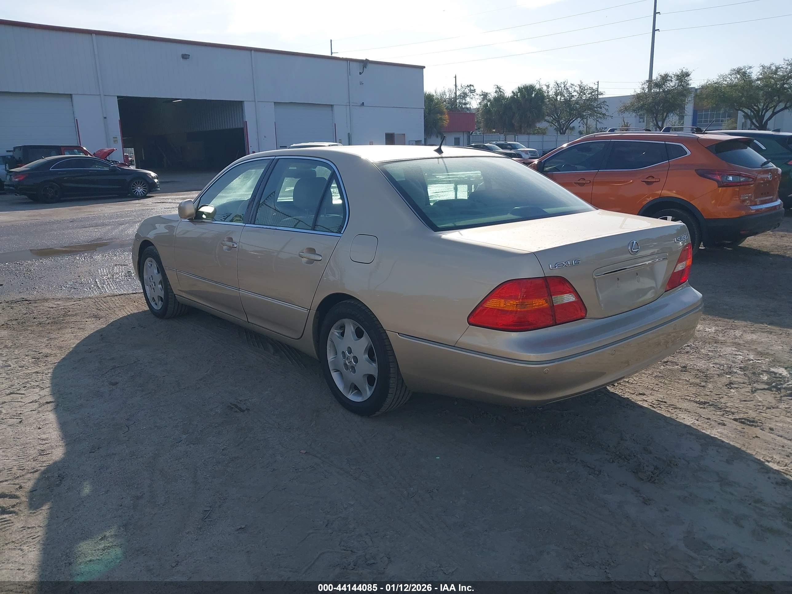 LEXUS LS image 3