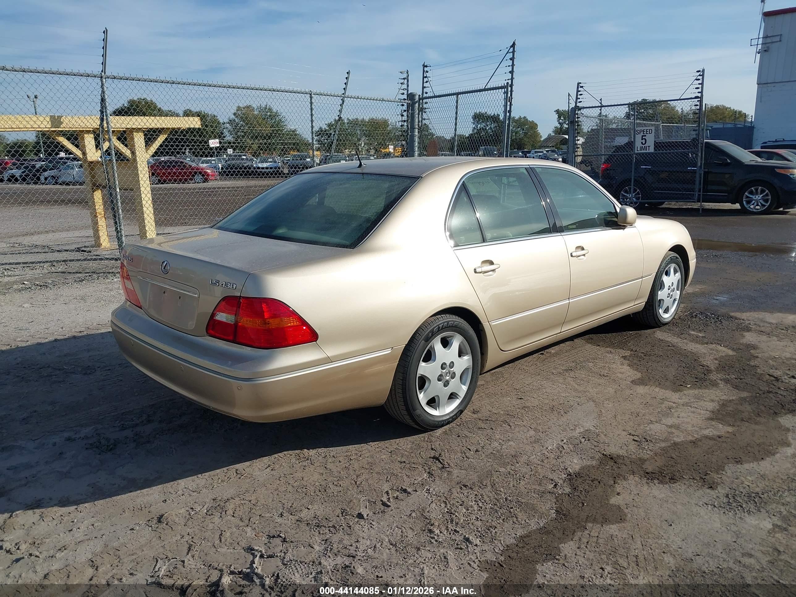 LEXUS LS image 4
