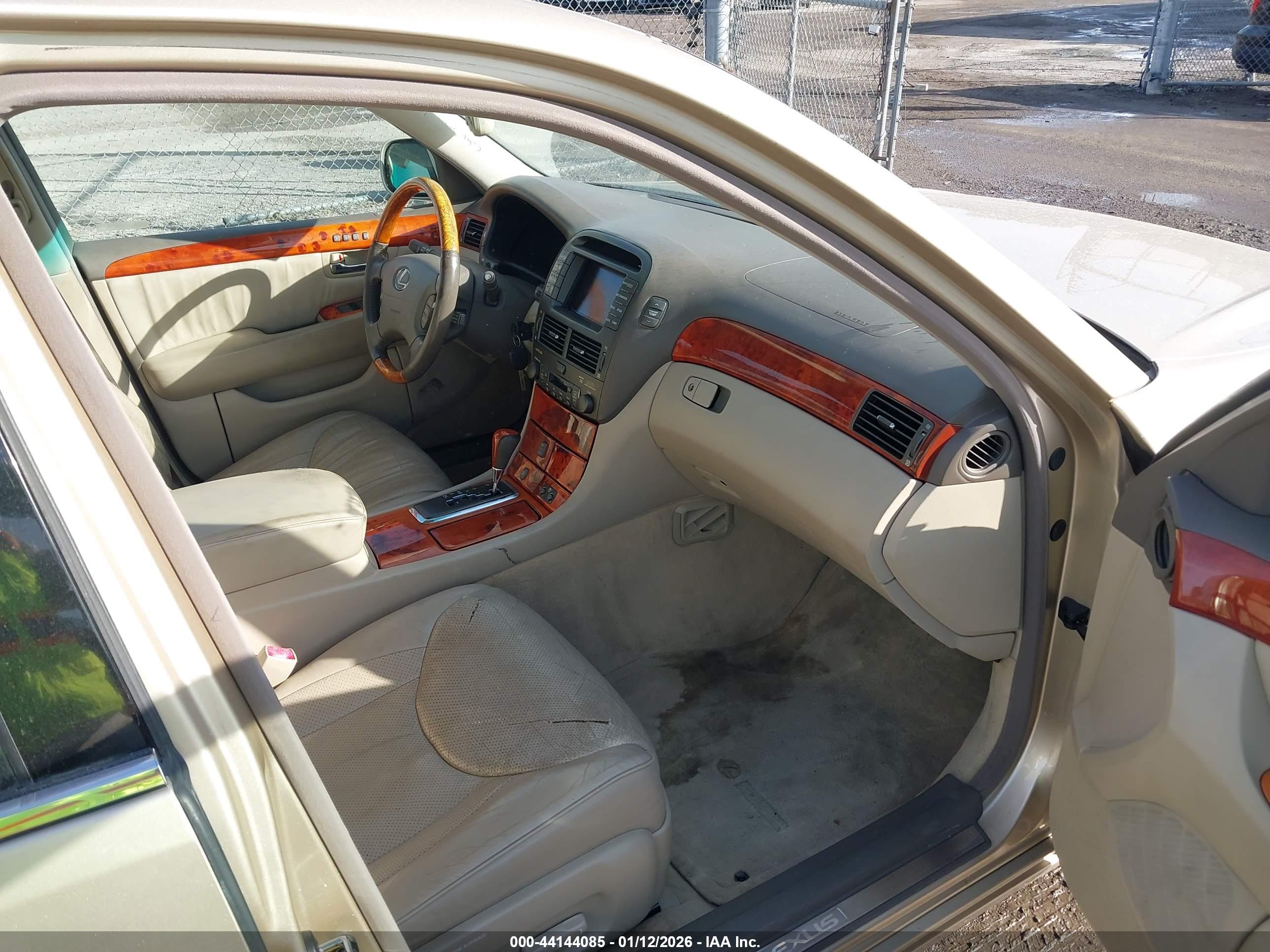 LEXUS LS image 5