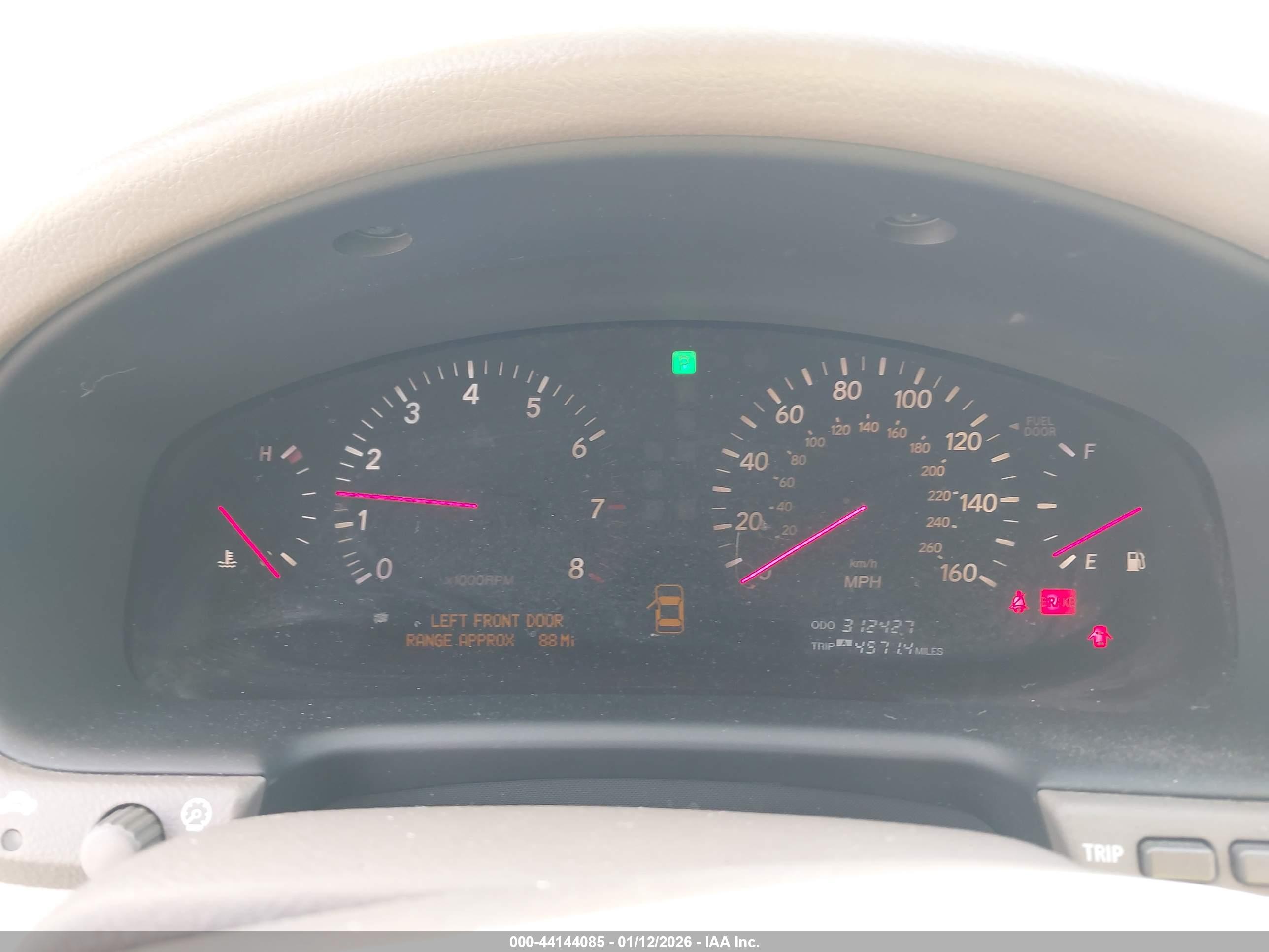 LEXUS LS image 7