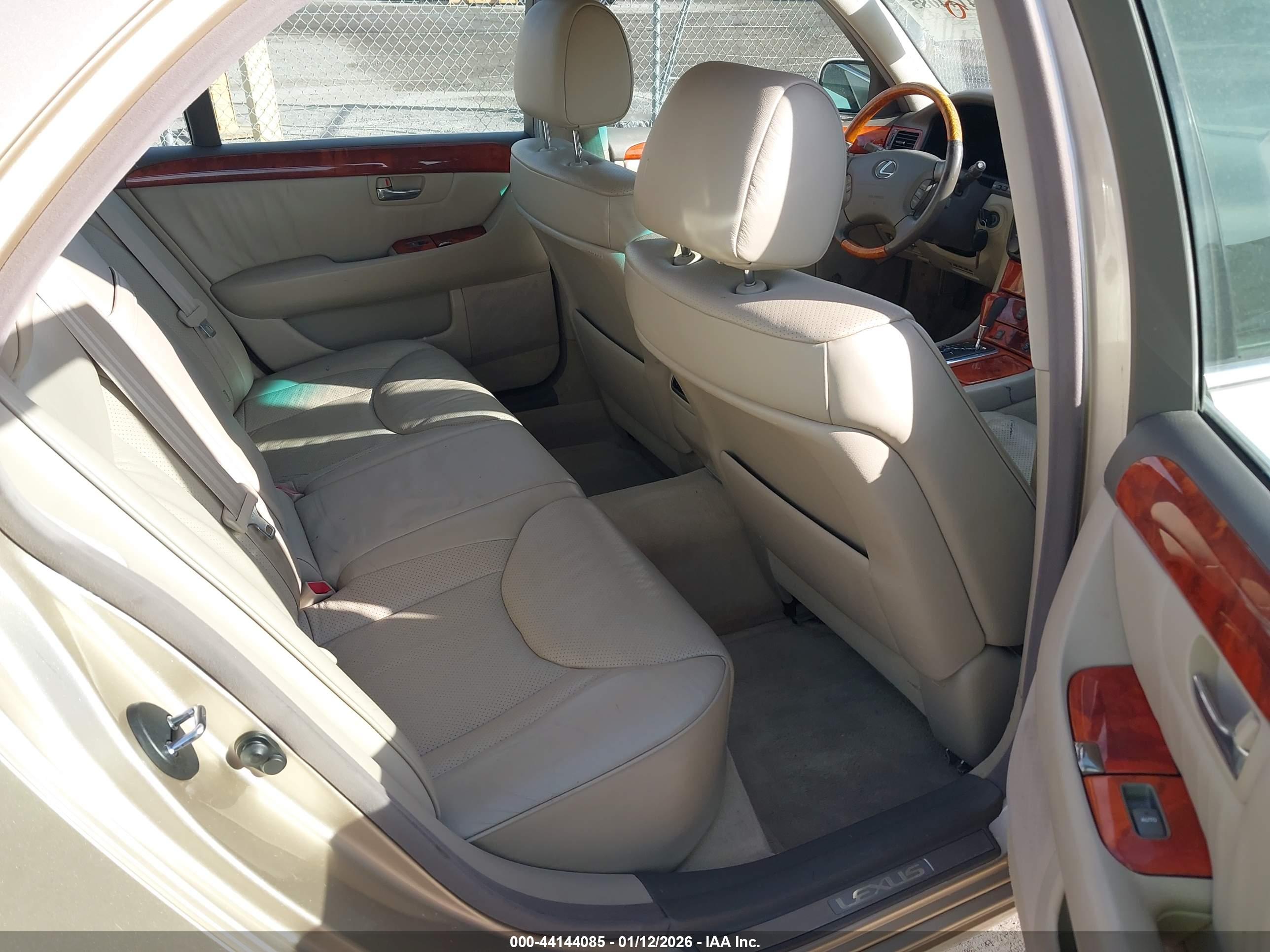 LEXUS LS image 8