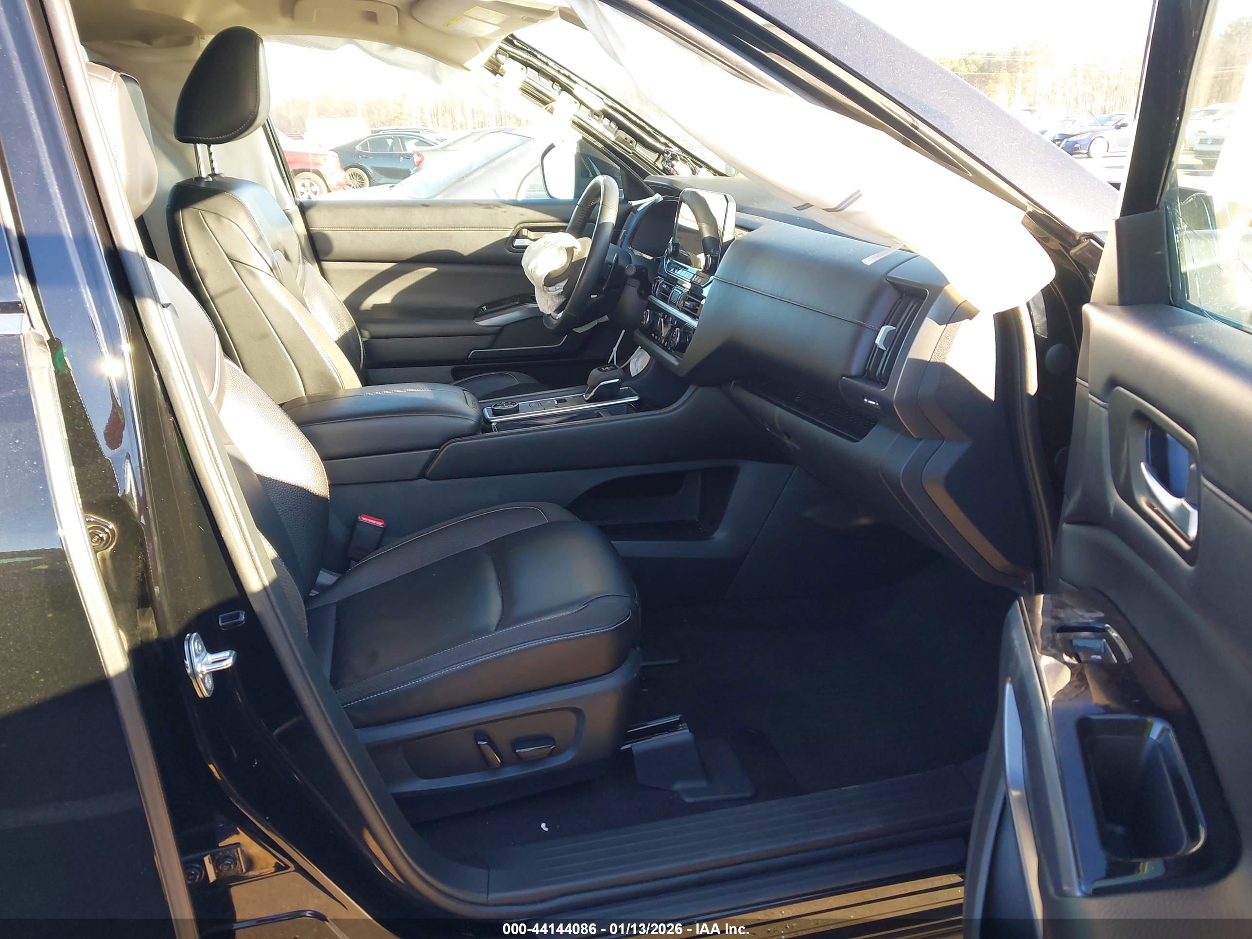 NISSAN PATHFINDER image 5