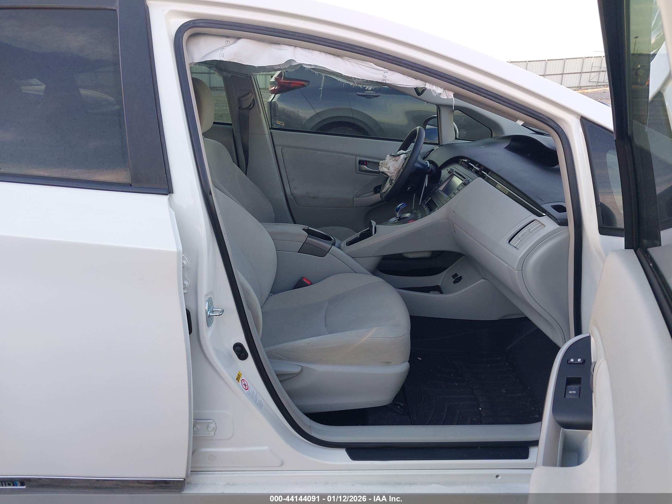 TOYOTA PRIUS image 5