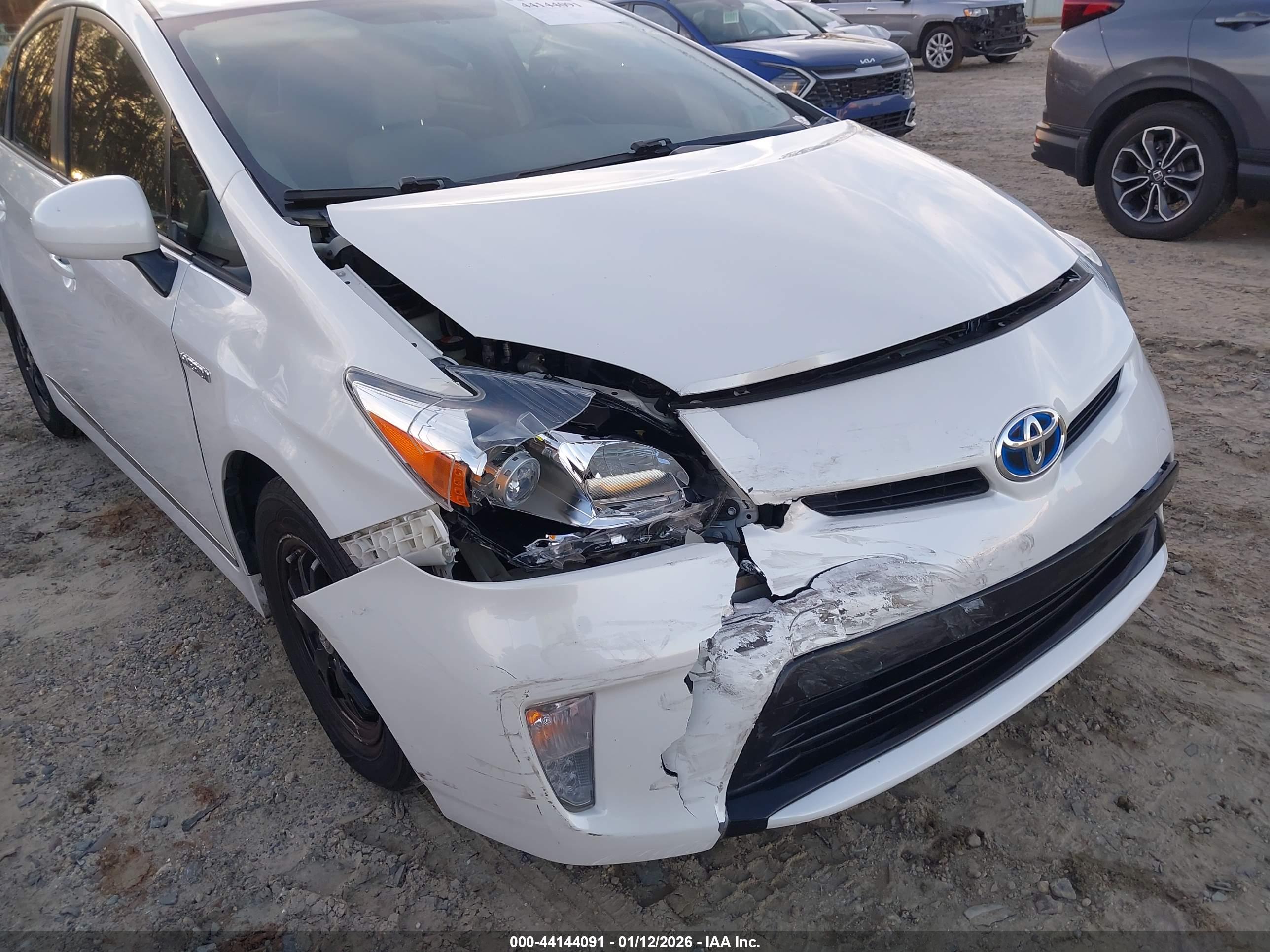 TOYOTA PRIUS image 6