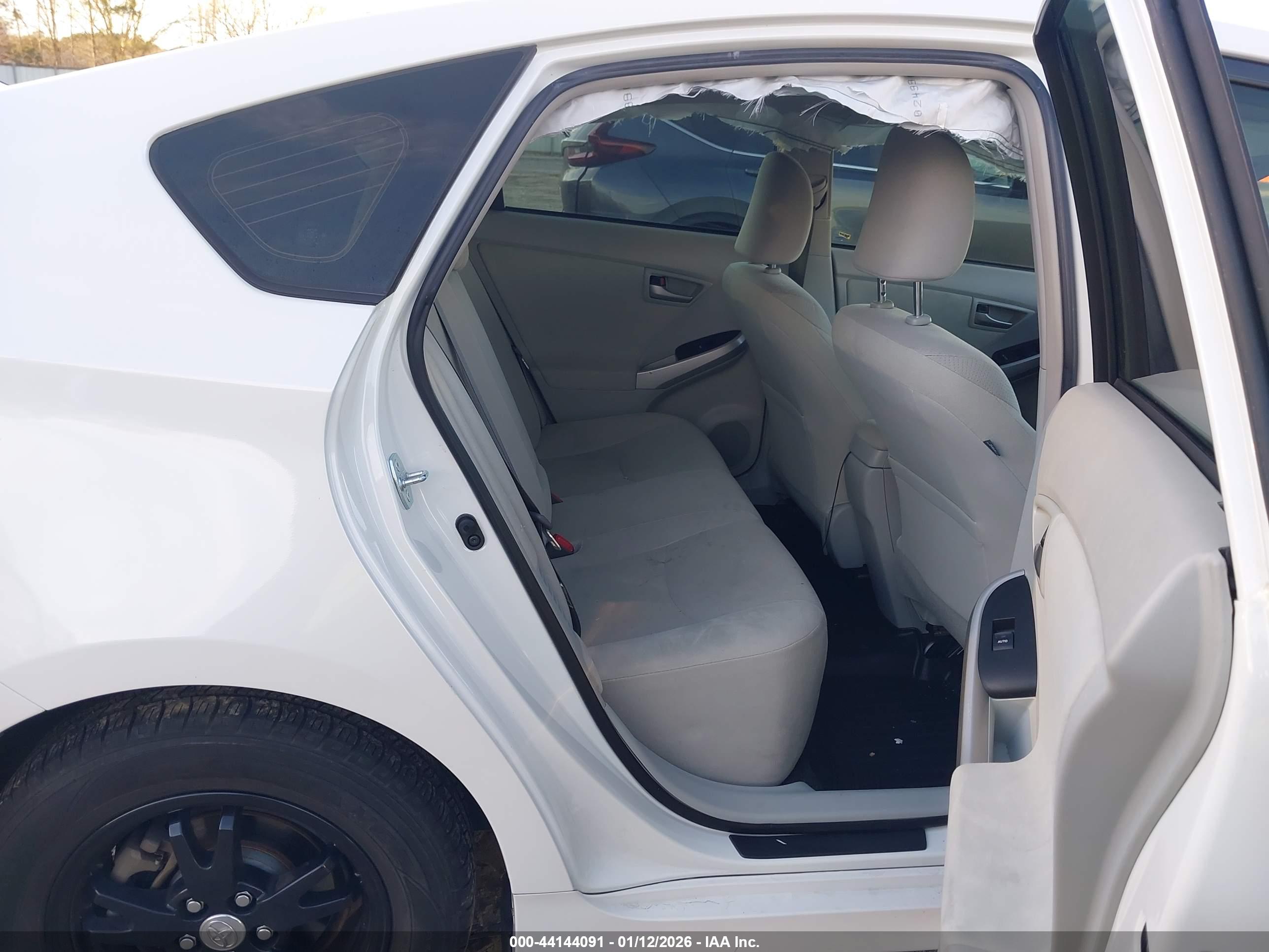 TOYOTA PRIUS image 8