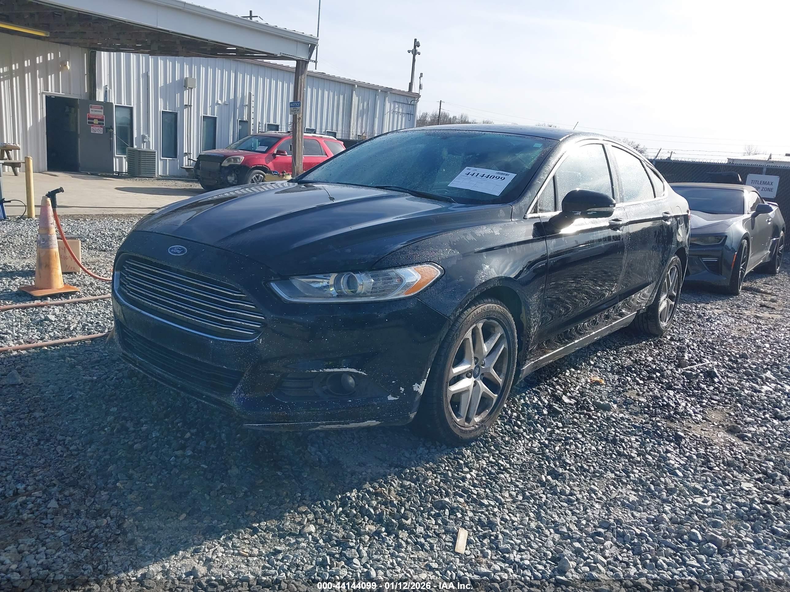 FORD FUSION image 2