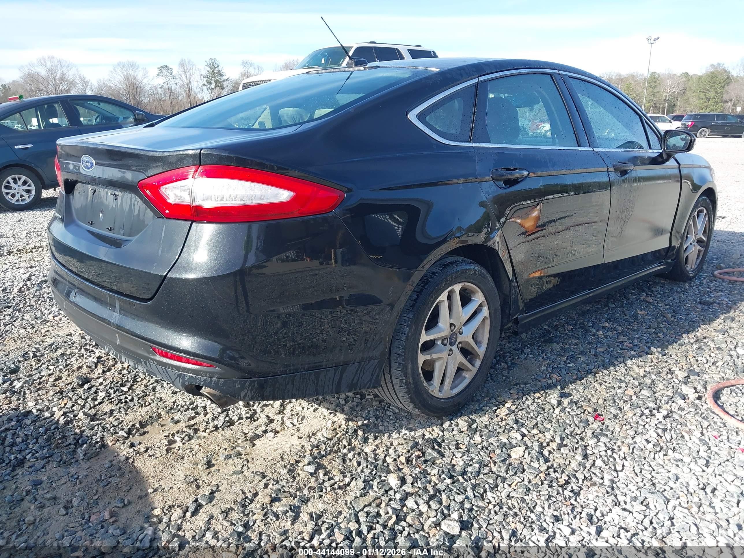FORD FUSION image 4