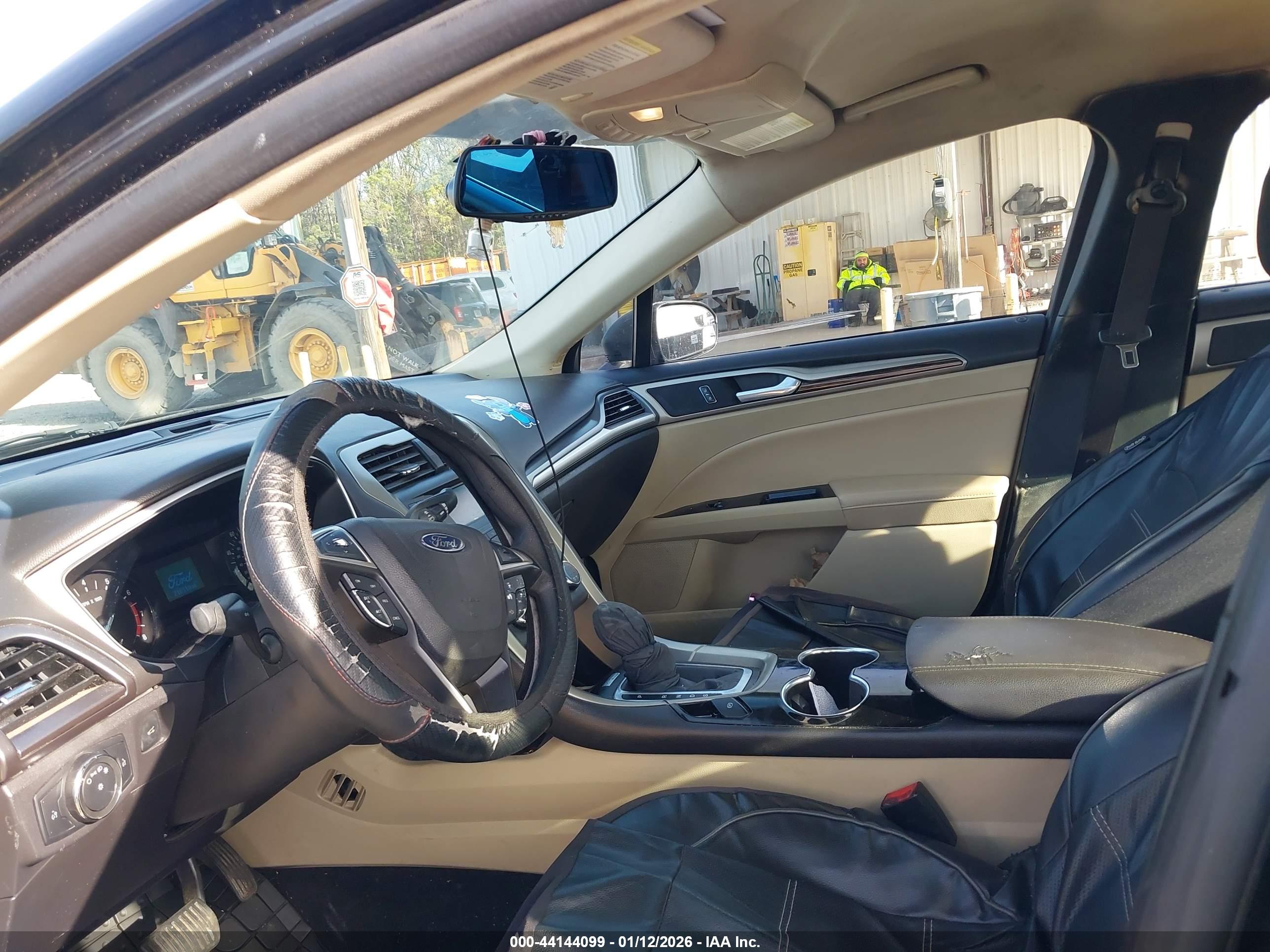 FORD FUSION image 5