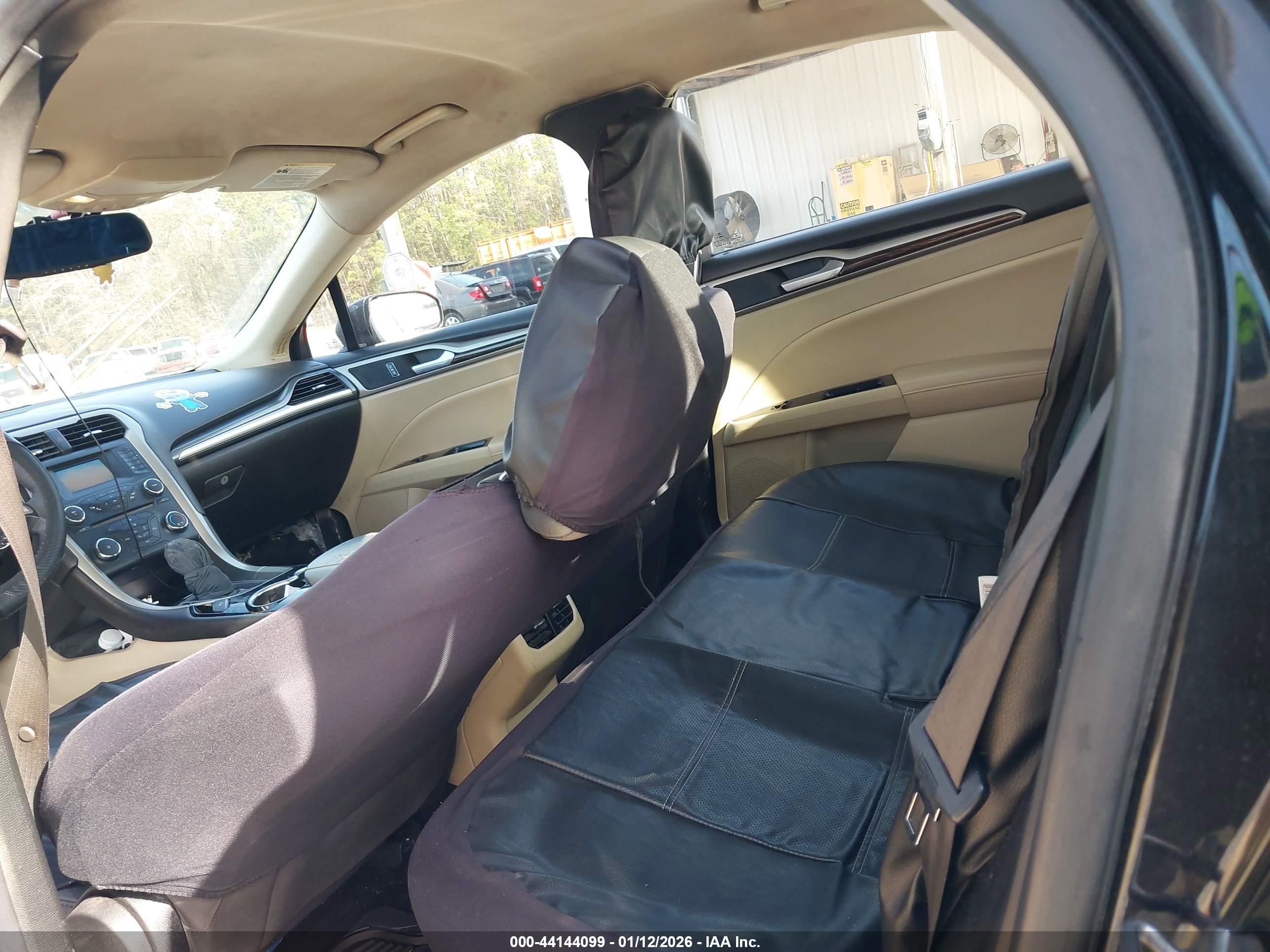FORD FUSION image 8