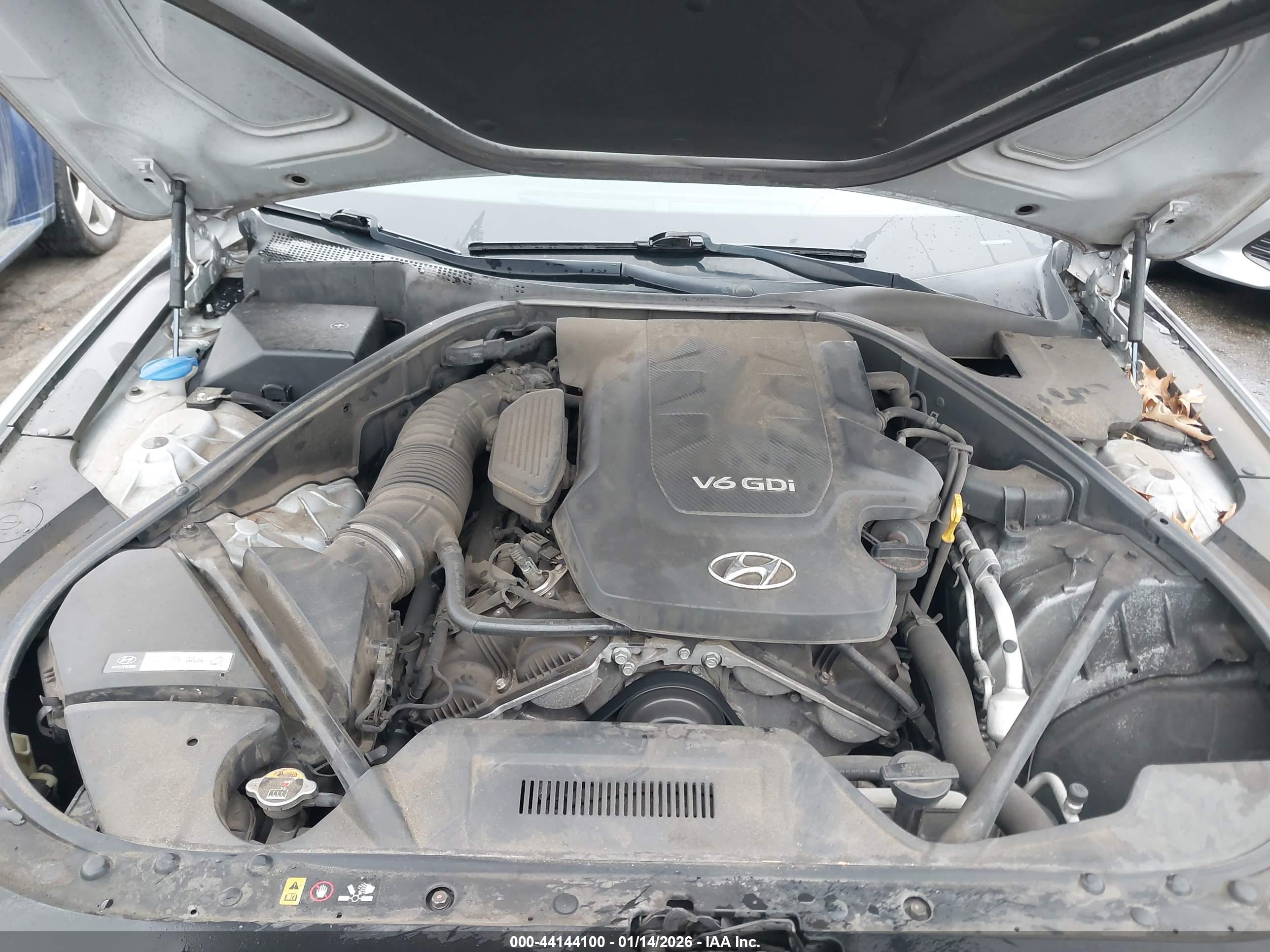 HYUNDAI GENESIS image 10