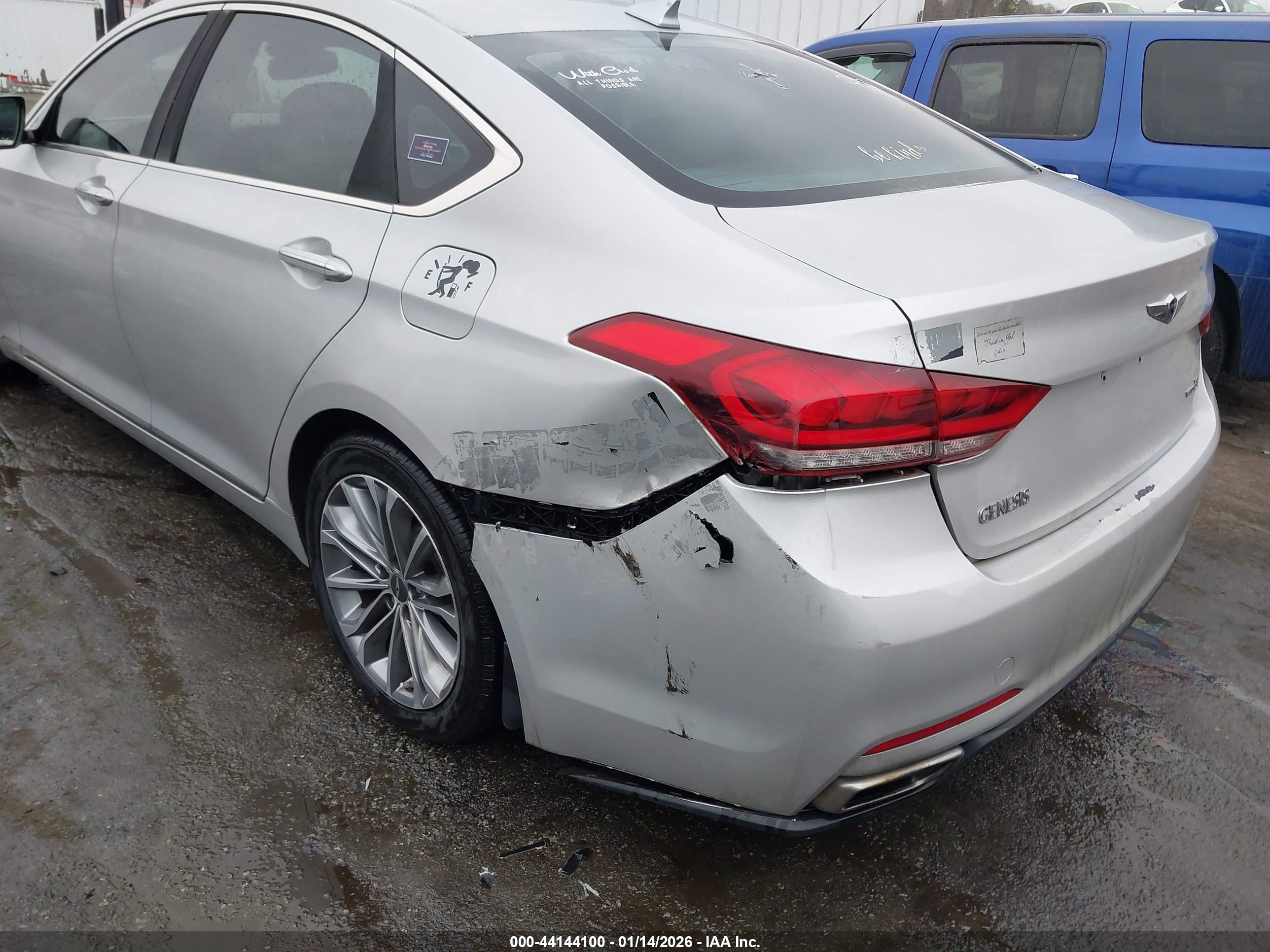 HYUNDAI GENESIS image 6