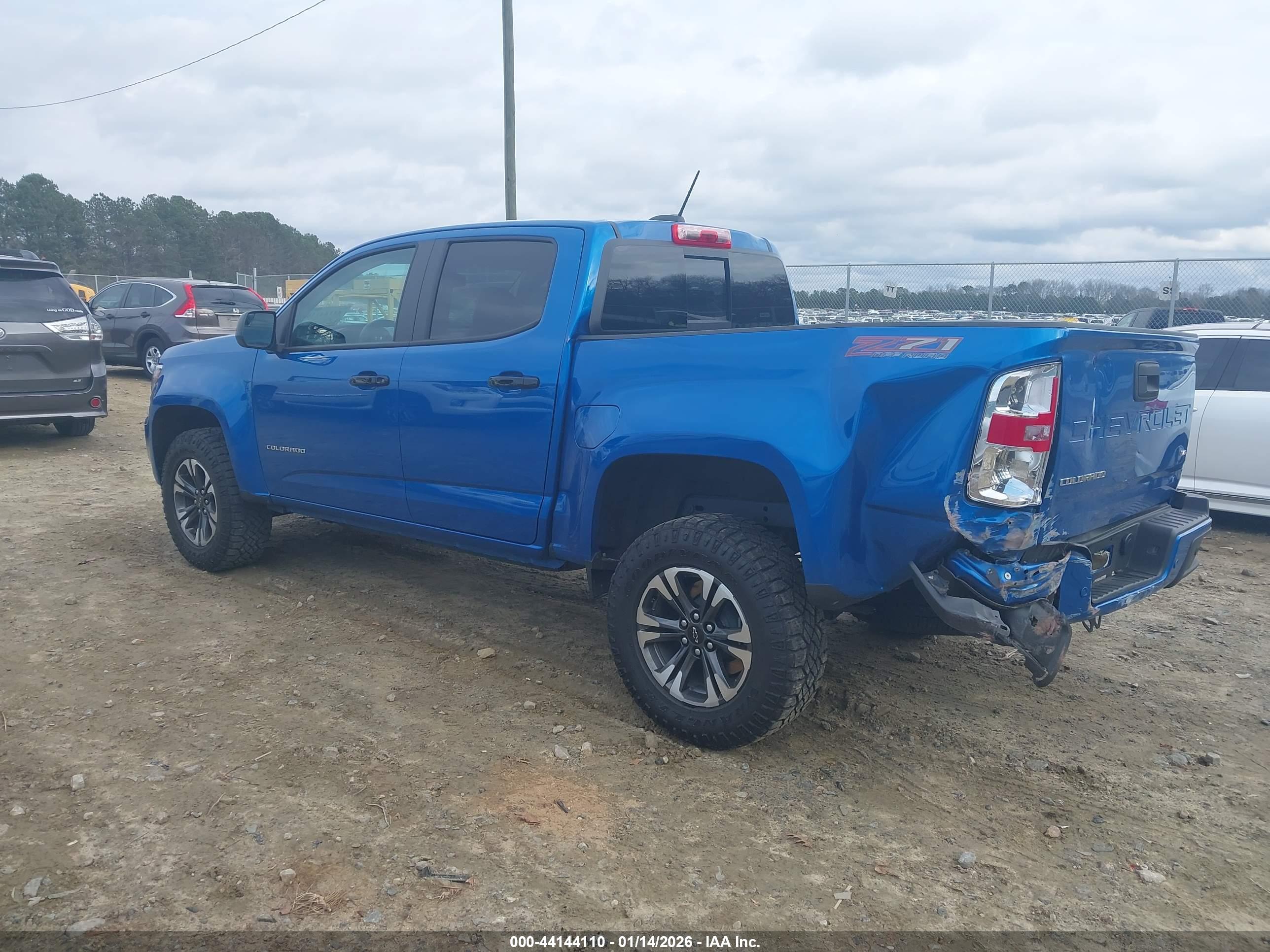 CHEVROLET COLORADO image 3