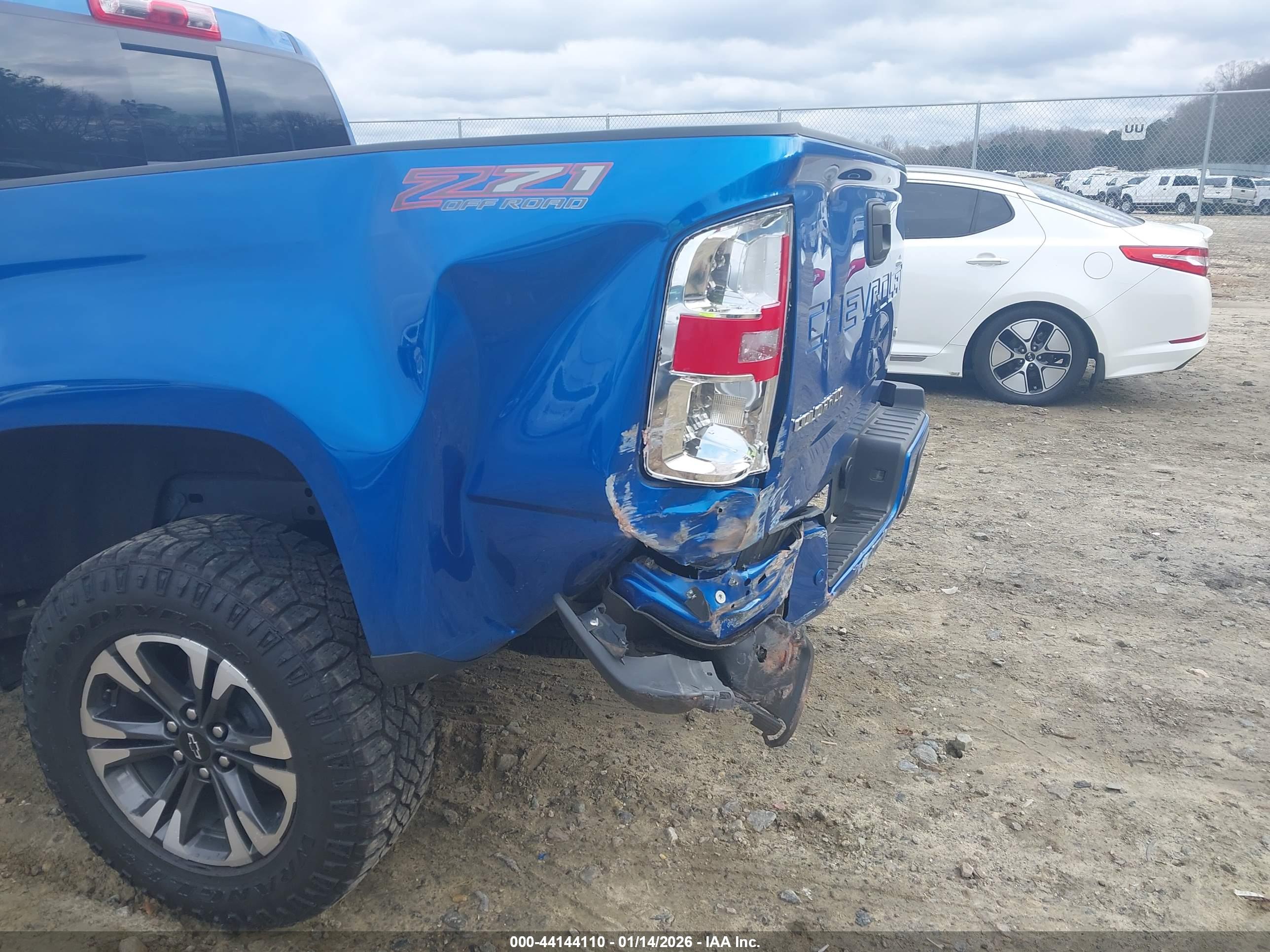 CHEVROLET COLORADO image 6