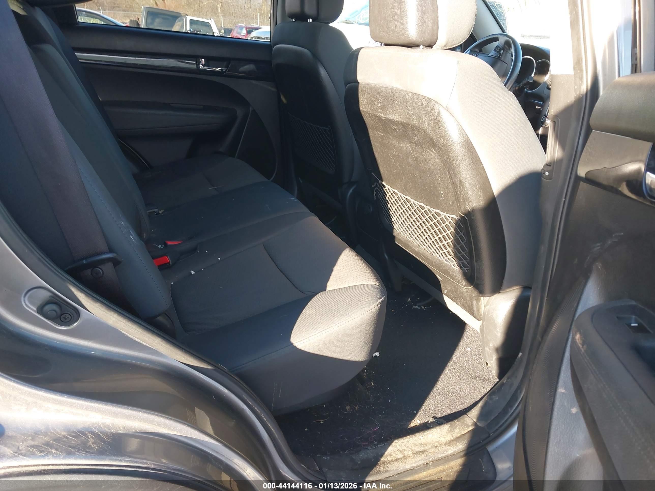 KIA SORENTO image 8
