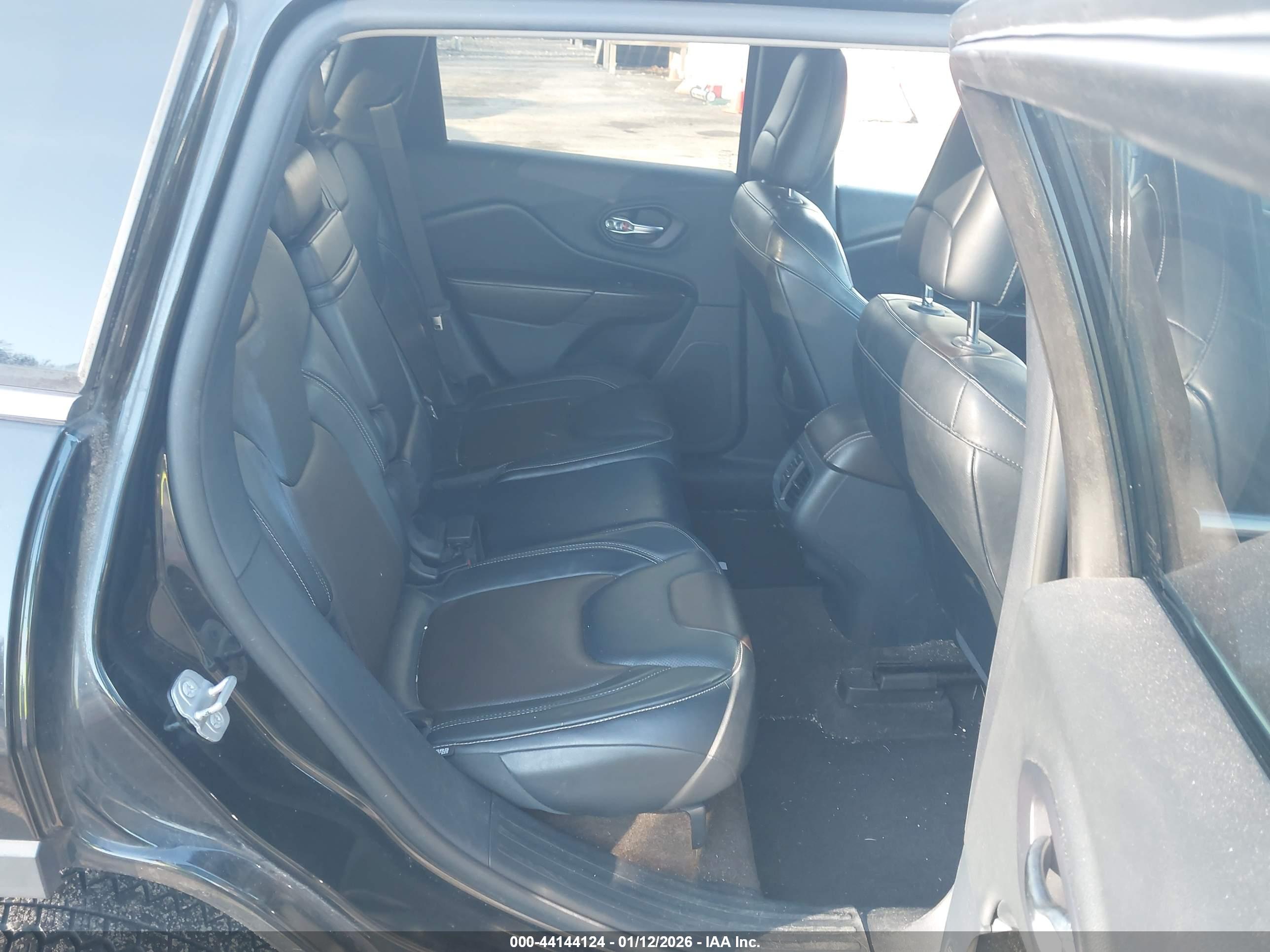 JEEP CHEROKEE image 8