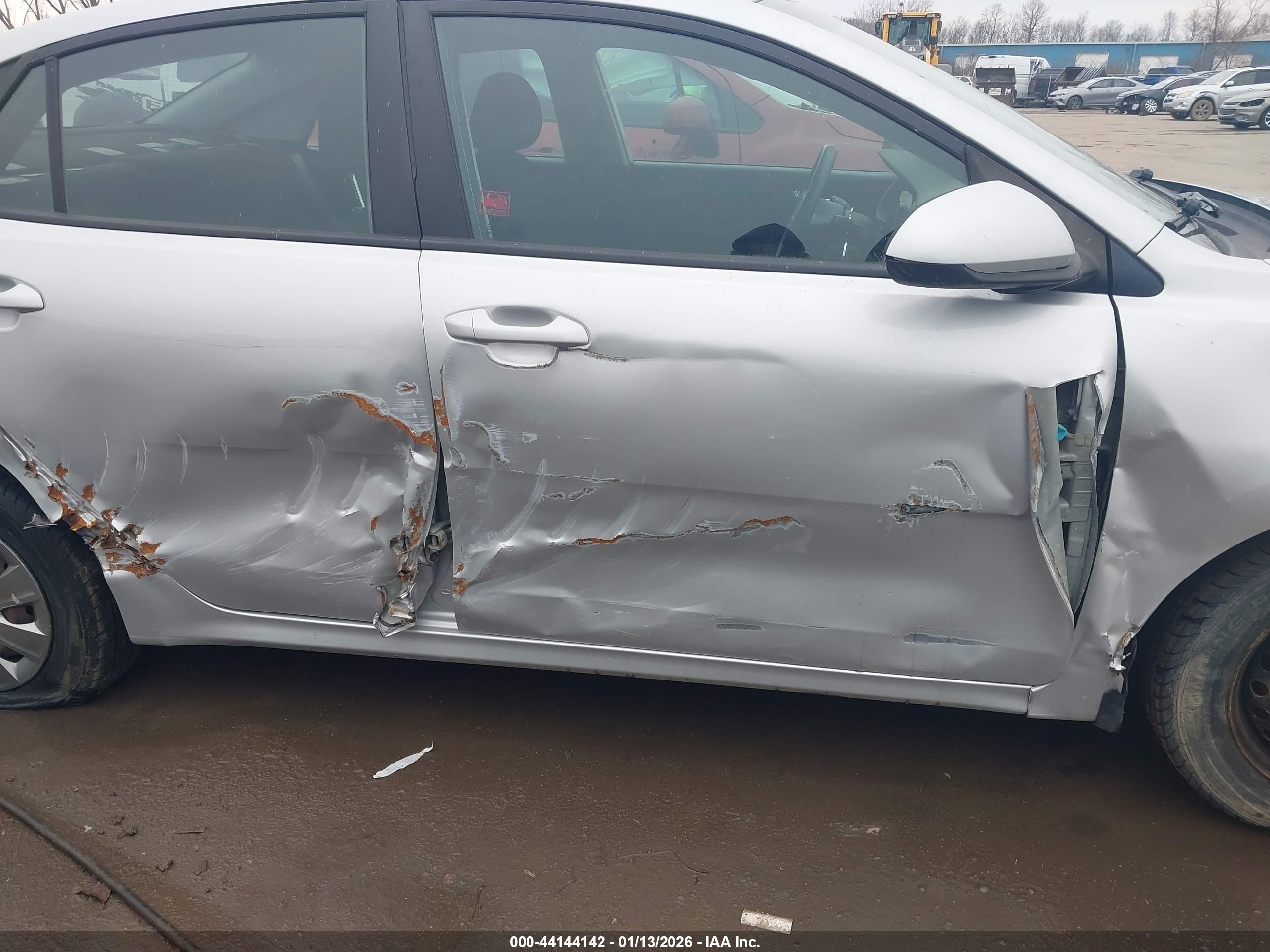 KIA RIO image 6
